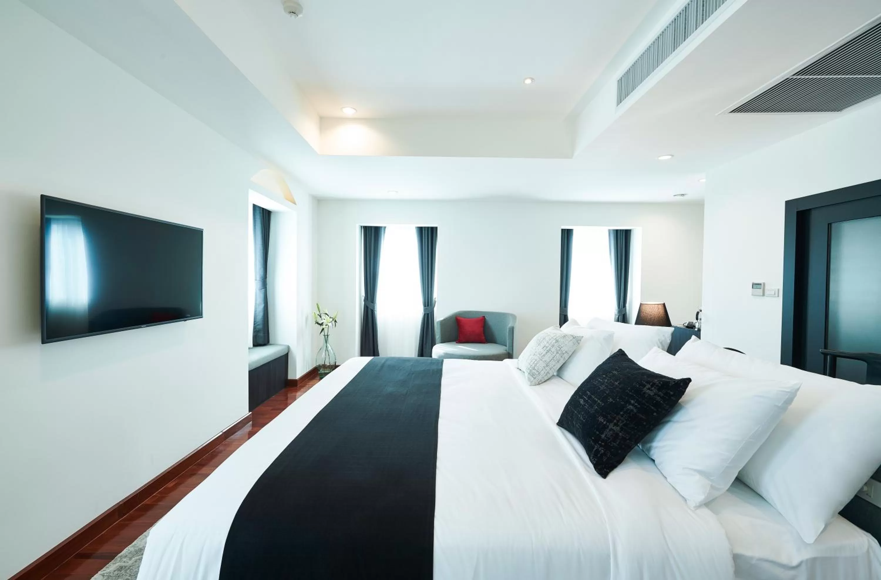 Bedroom, Bed in Villa De Pranakorn