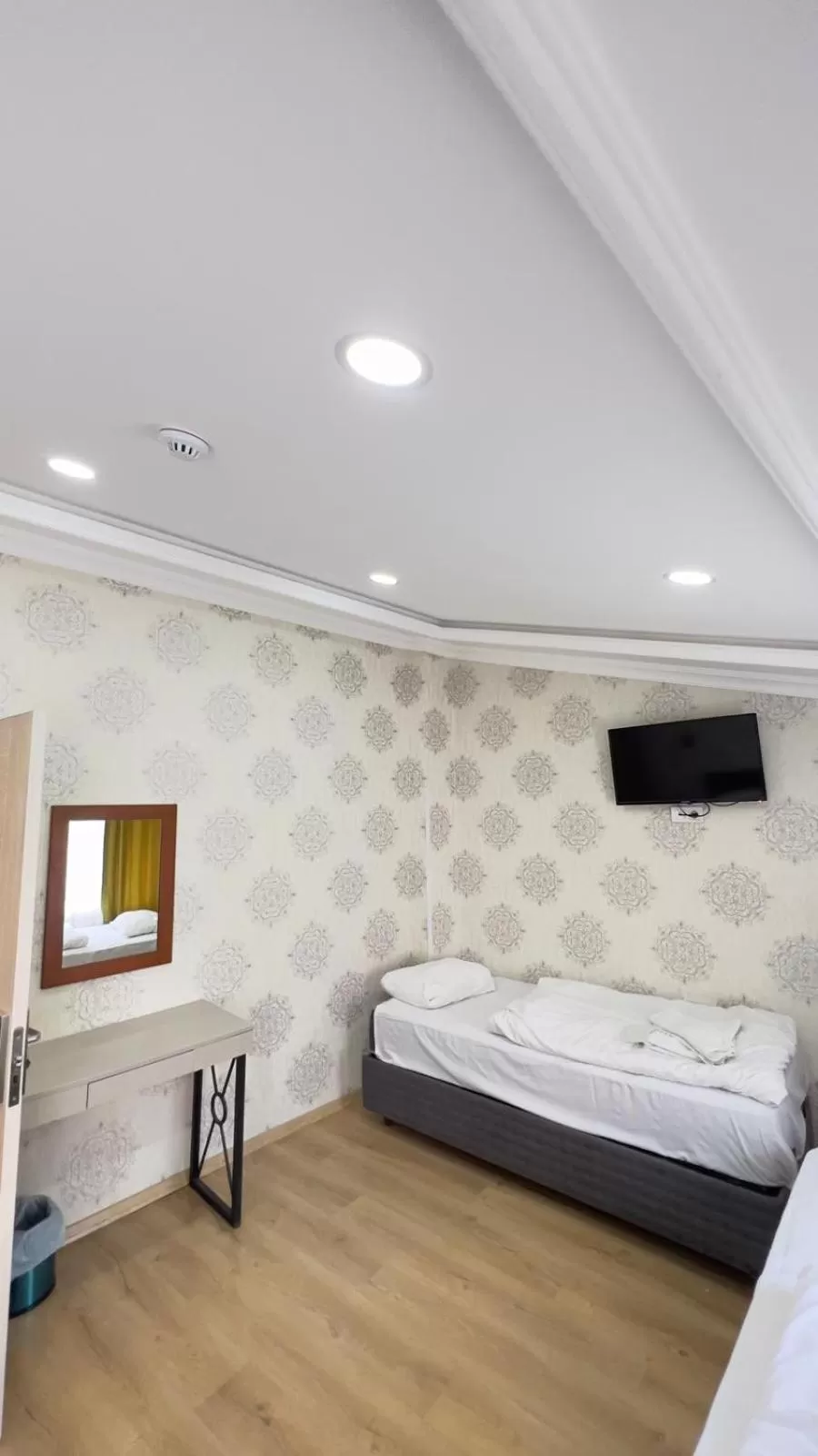 Bathroom, Bed in The Lola Hotel