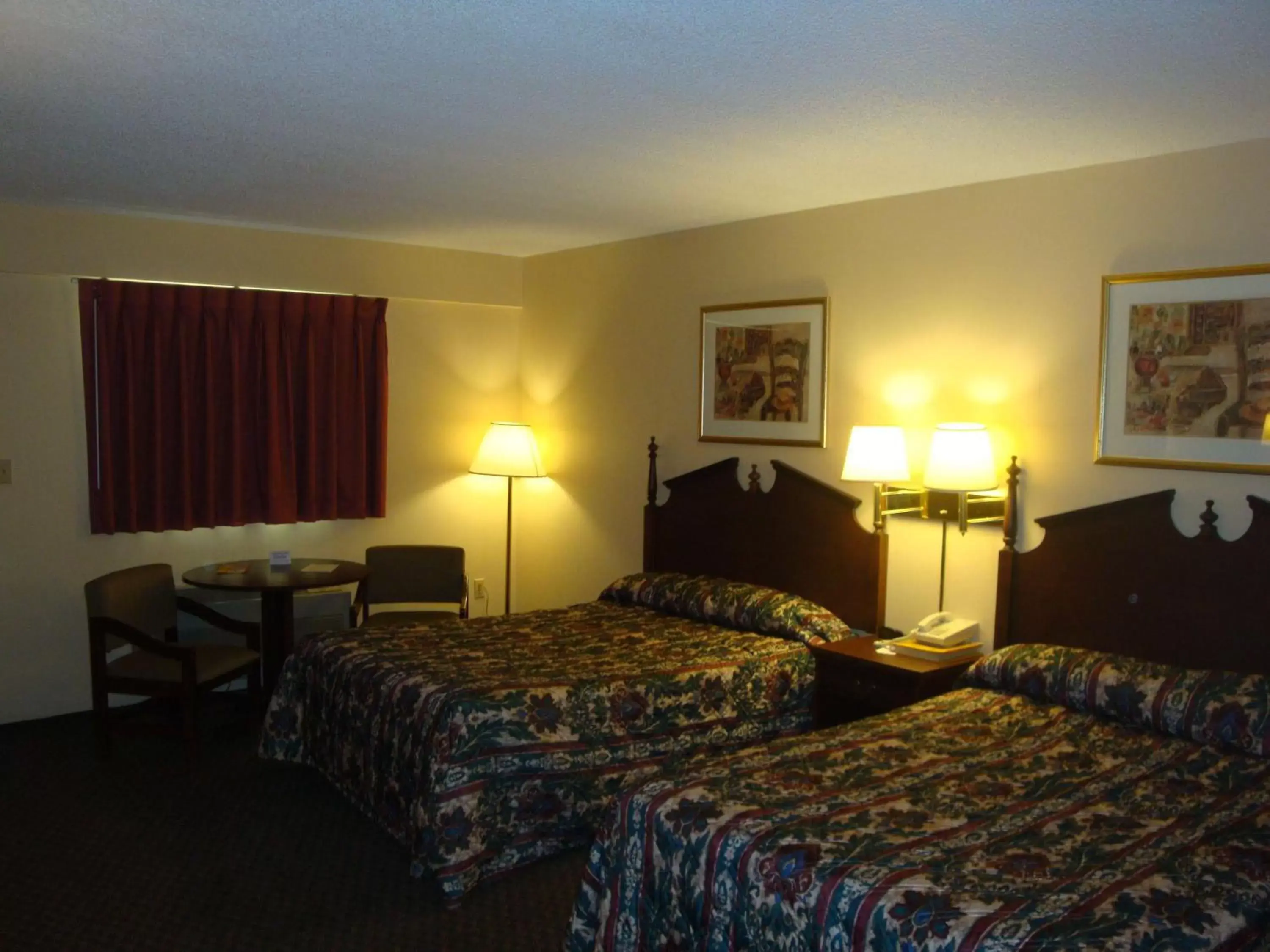 Photo of the whole room, Bed in Wilmington Inn