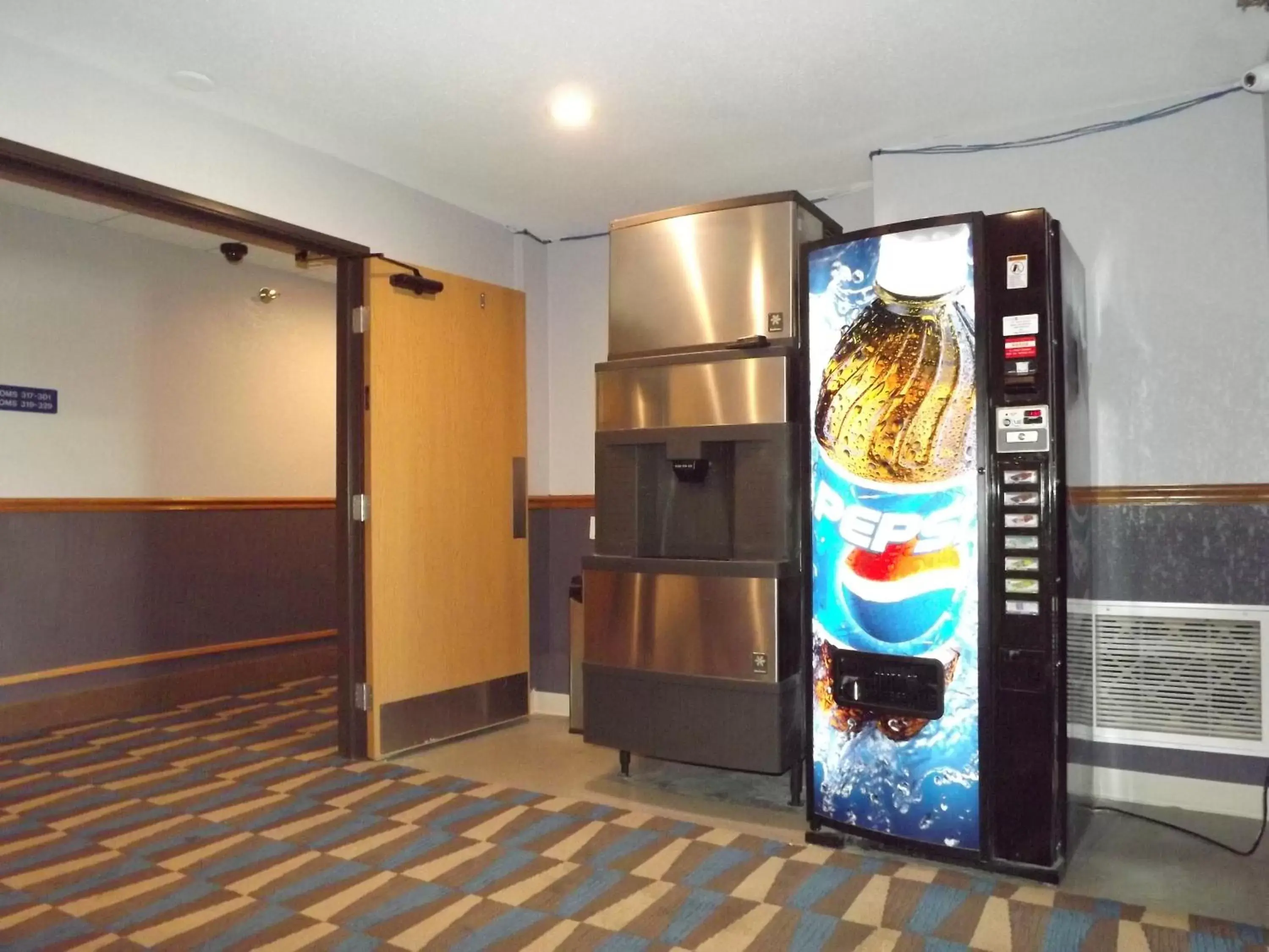 Food and drinks in MICROTEL Inn and Suites - Ames