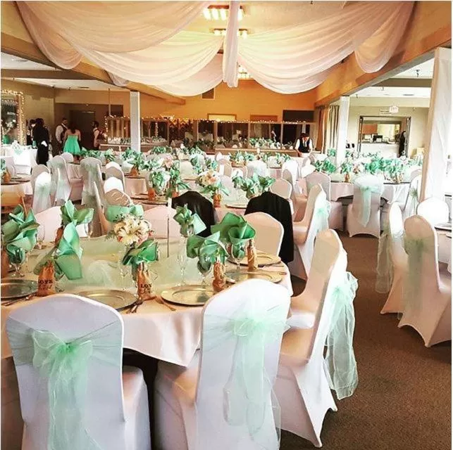 Food and drinks in Ridgemark Golf Club and Resort