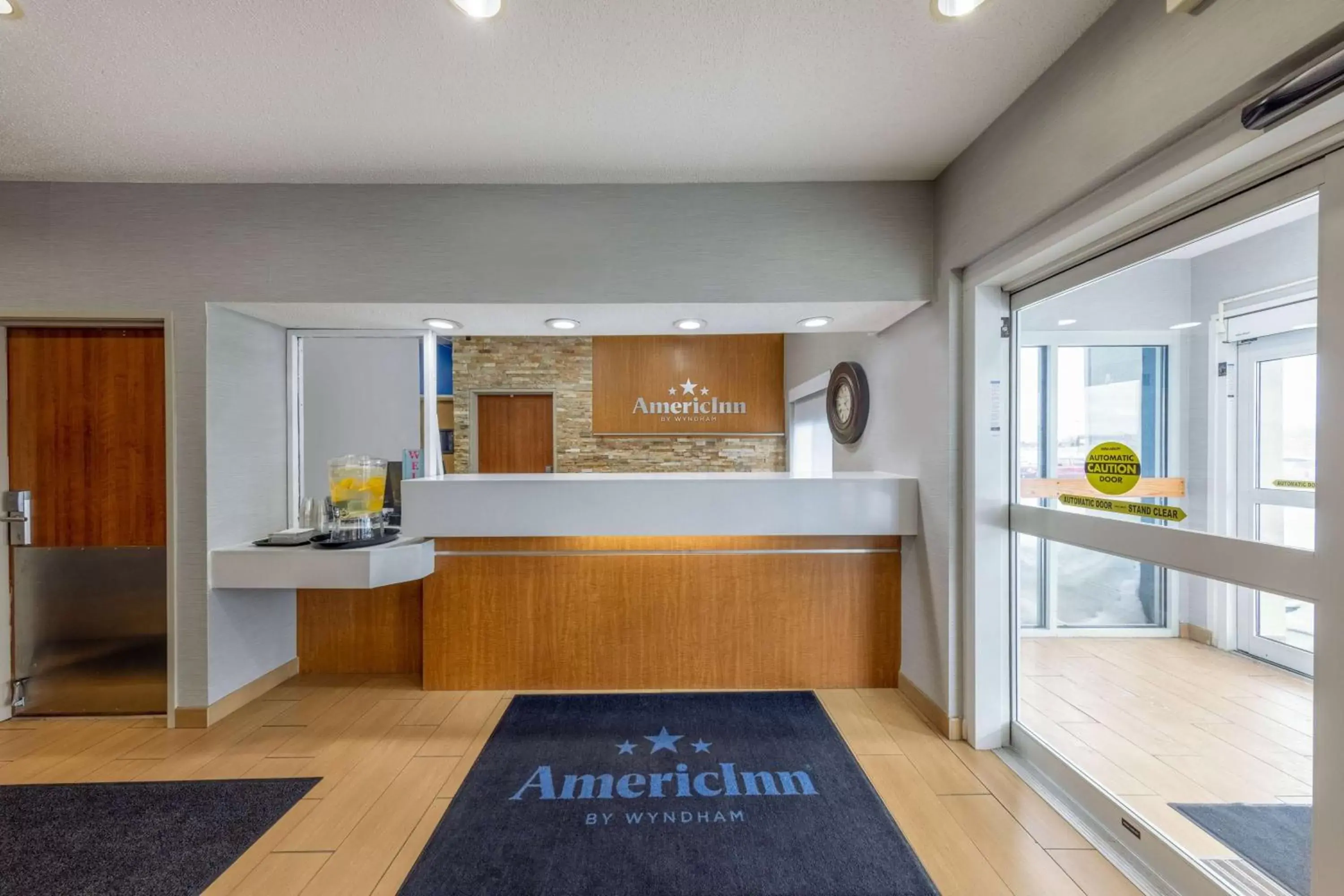 Lobby or reception in AmericInn by Wyndham Duluth