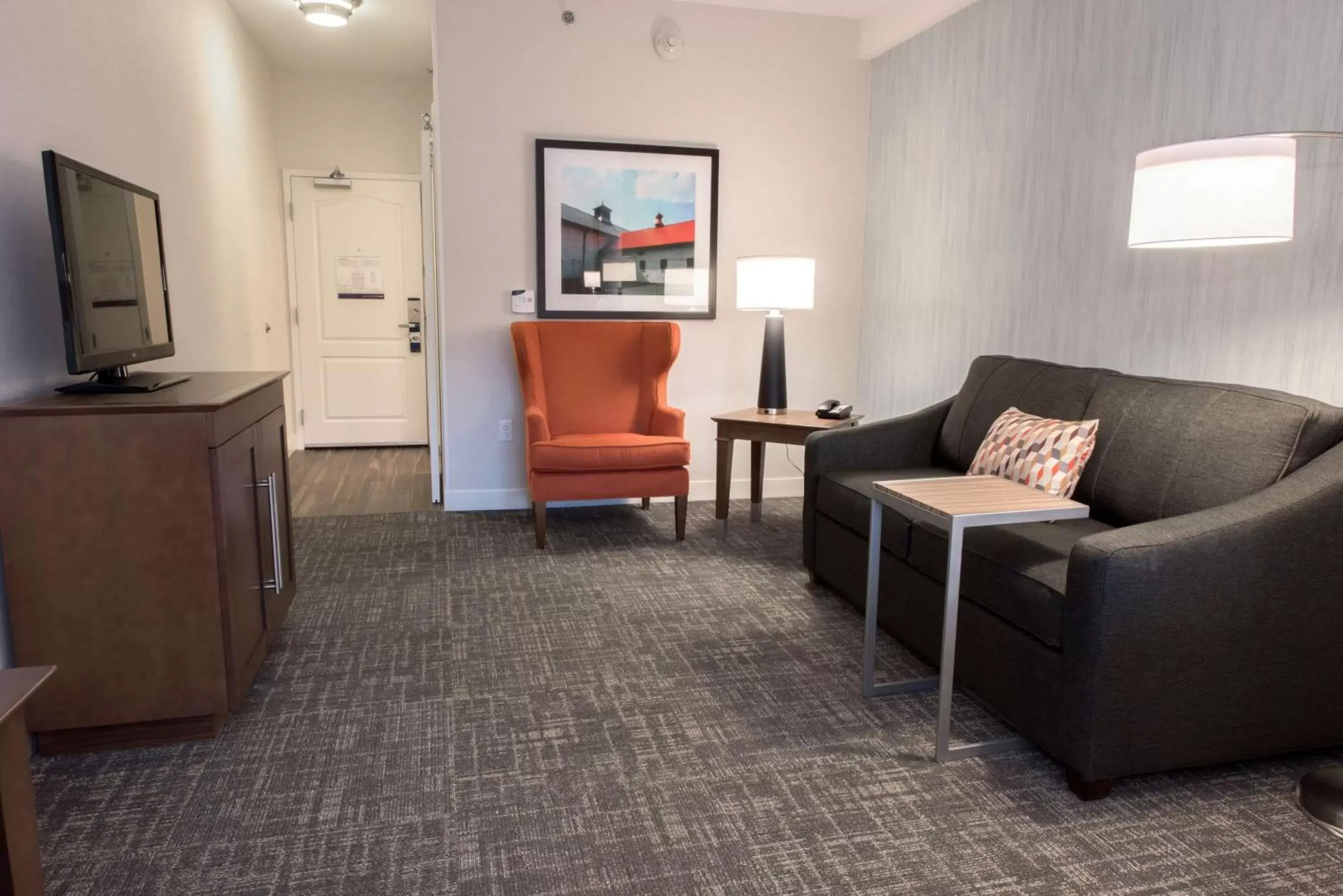 Bed, Seating Area in Hampton Inn Albany-Western Ave/University Area, NY