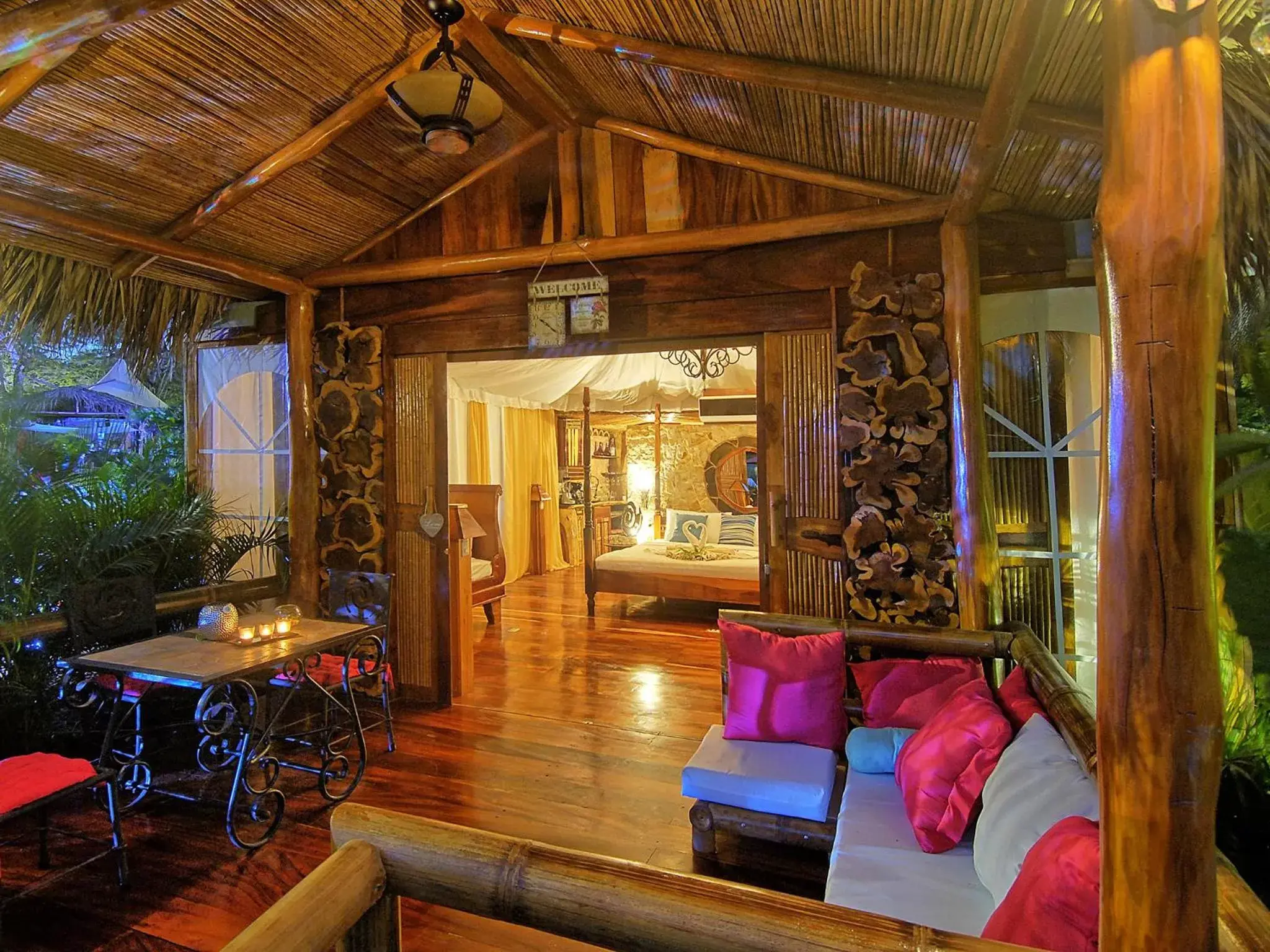 Communal lounge/ TV room in Ocho Artisan Bungalows