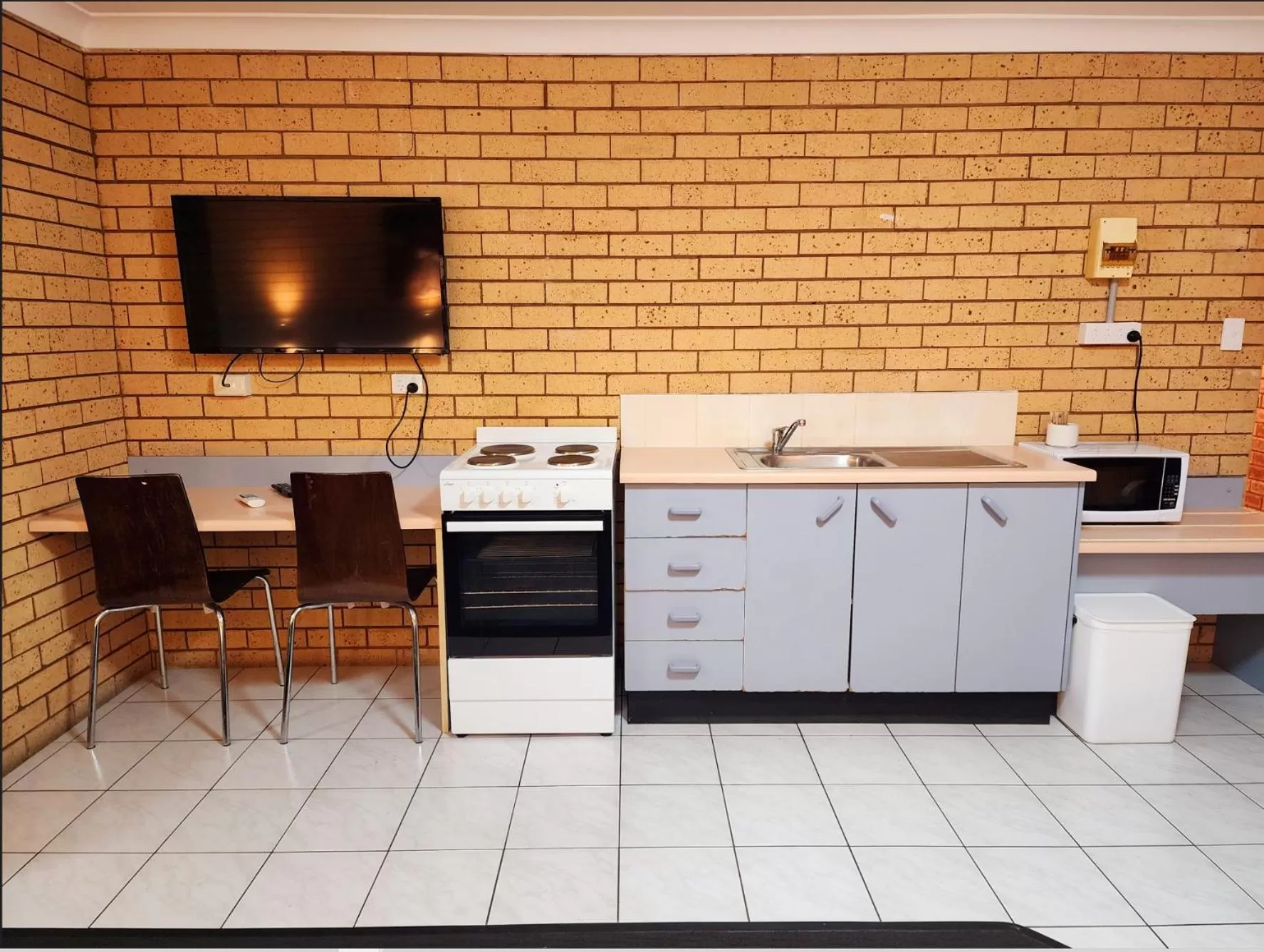 Kitchen or kitchenette in Tallarook Motor Inn