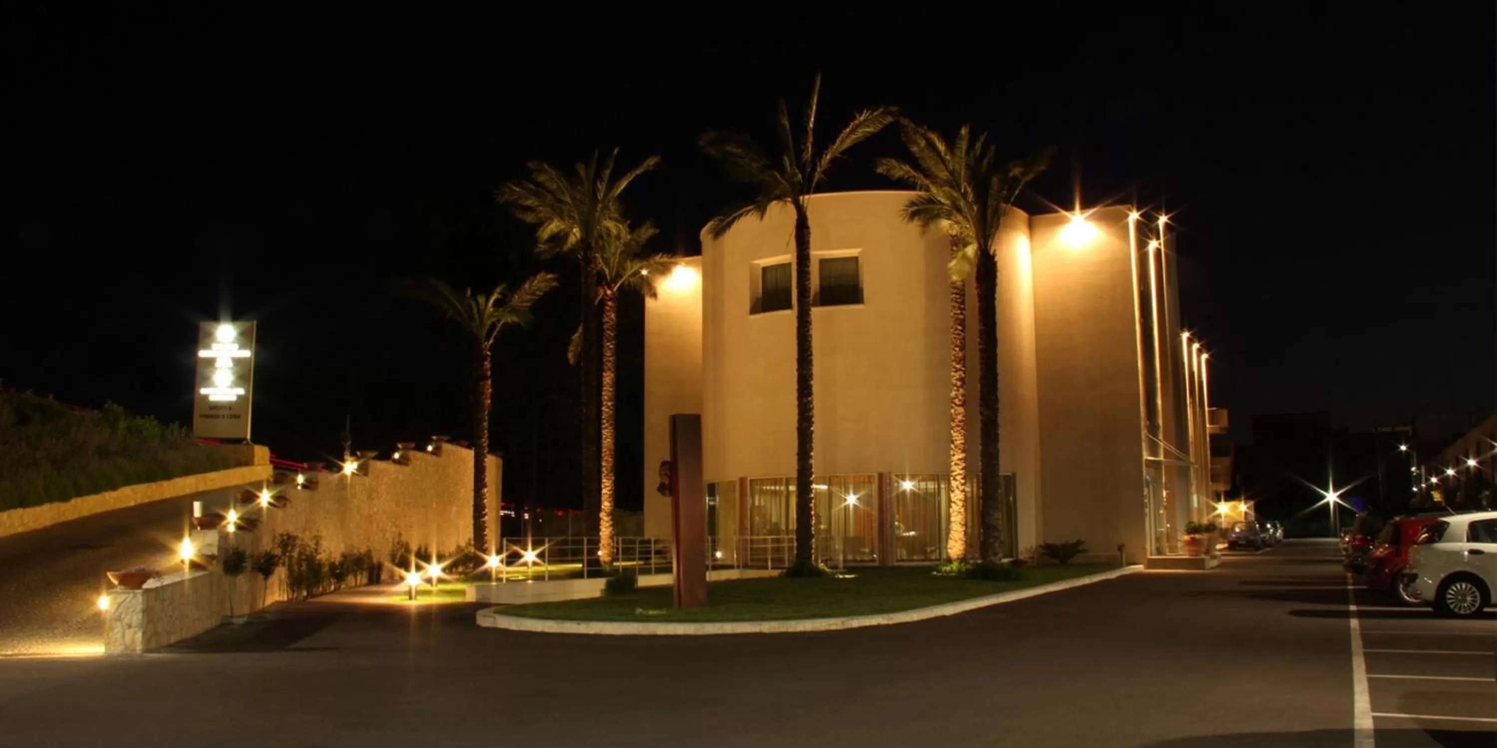 Facade/entrance in Palazzo Giordano Bruno