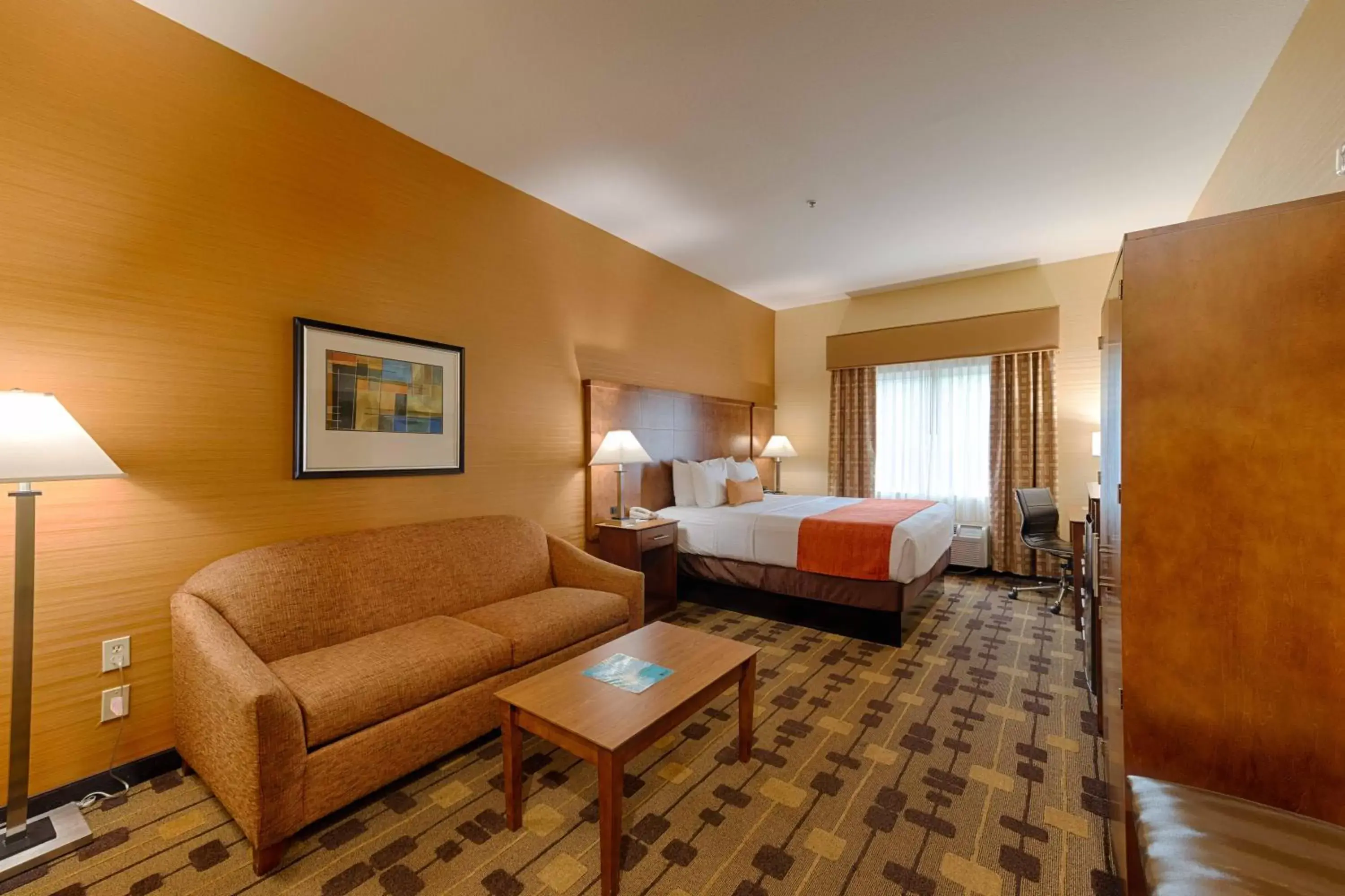 Bedroom in Best Western Plus Delta Inn & Suites
