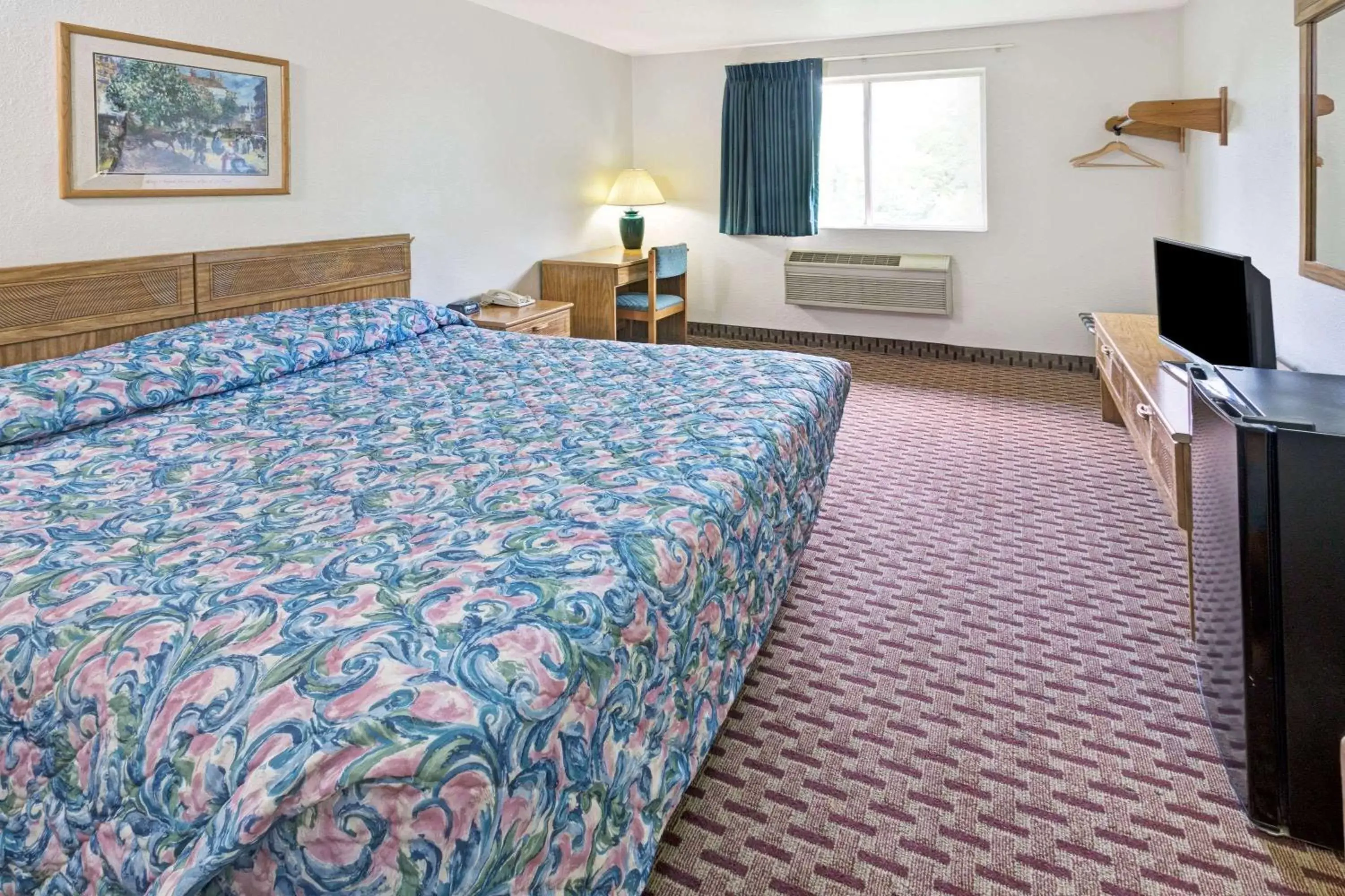 Photo of the whole room, Bed in Super 8 by Wyndham Canonsburg/Pittsburgh Area