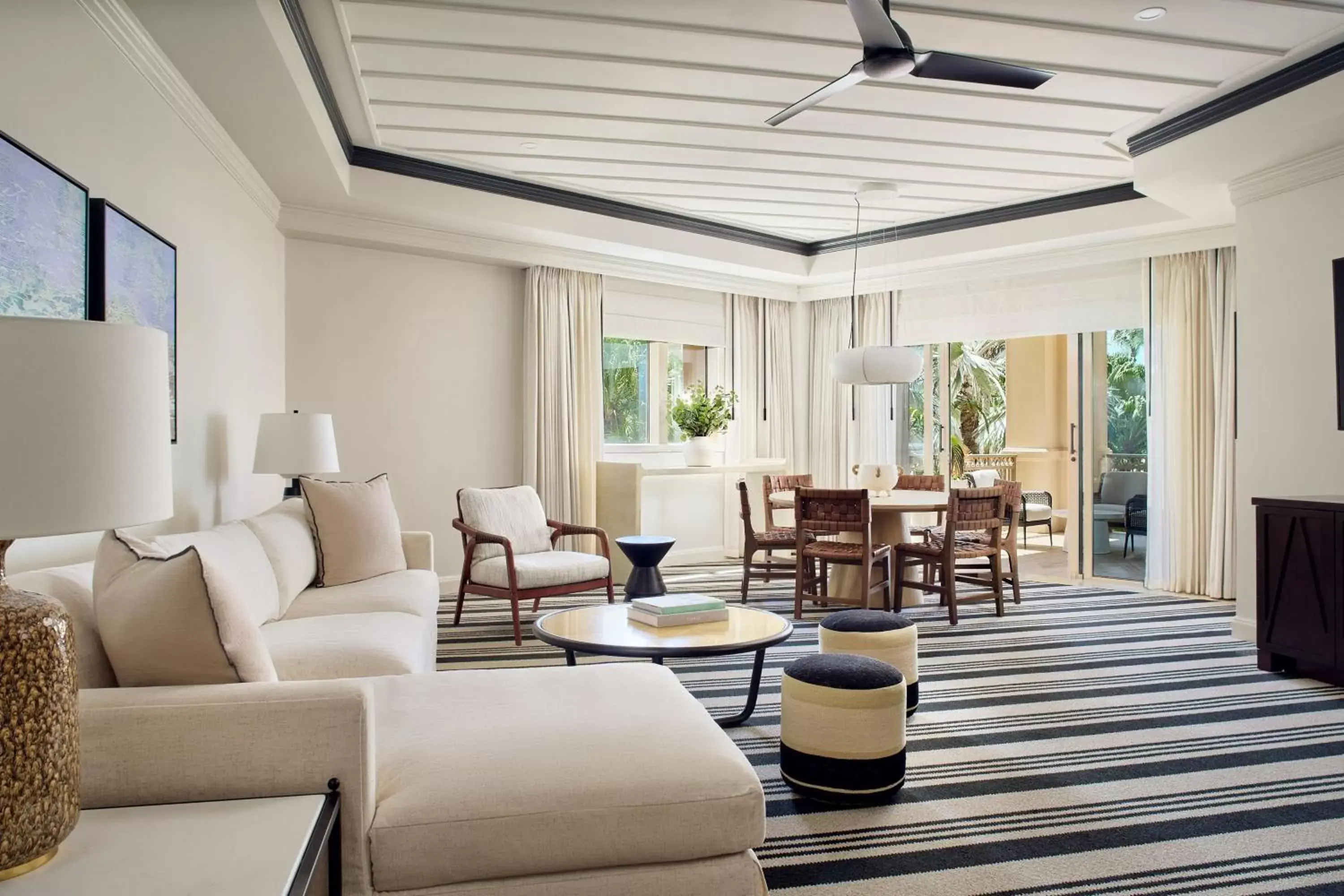 Living room, Lounge/Bar in The Ritz-Carlton, Grand Cayman
