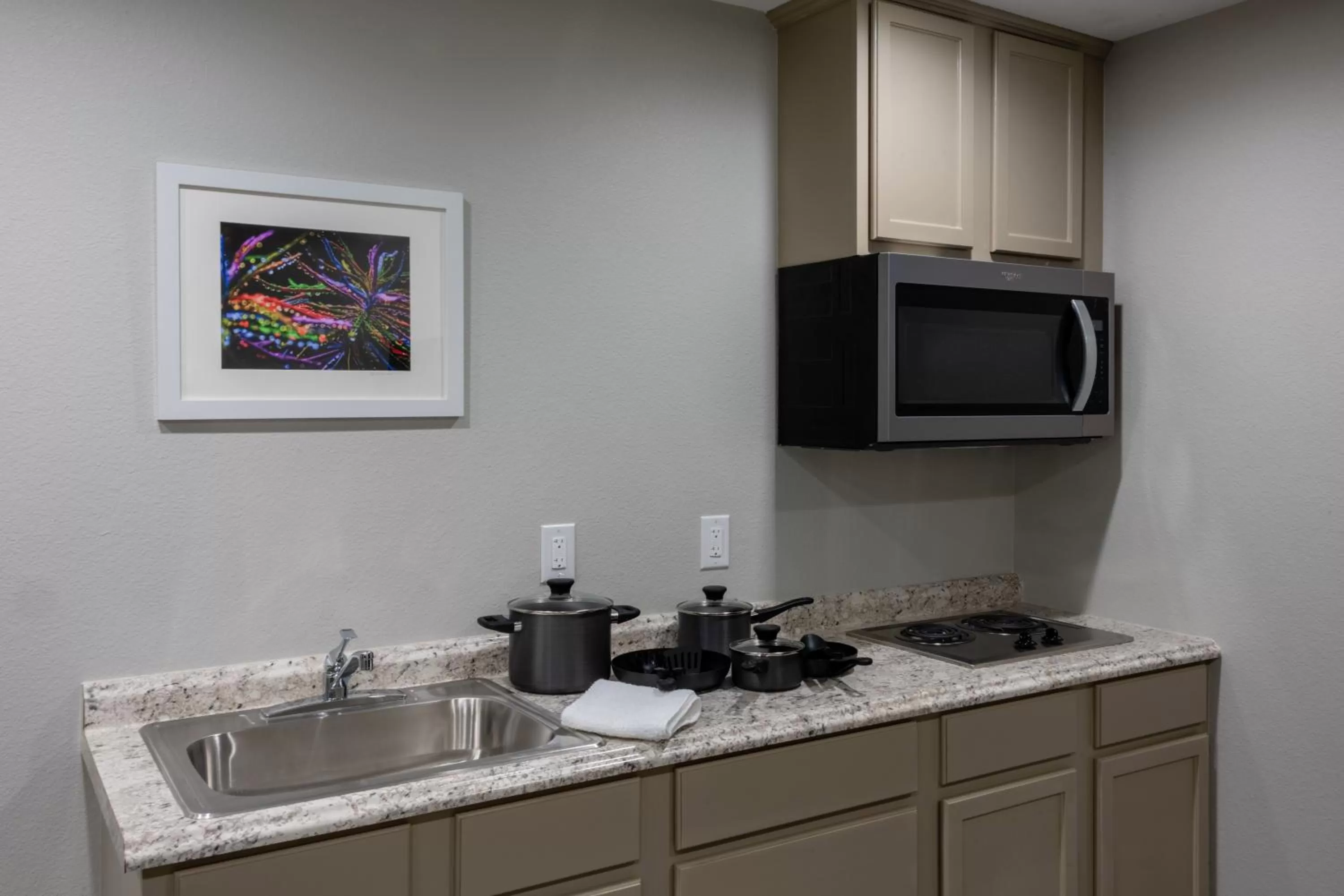 Kitchen or kitchenette in Budget Inn & Suites Baton Rouge