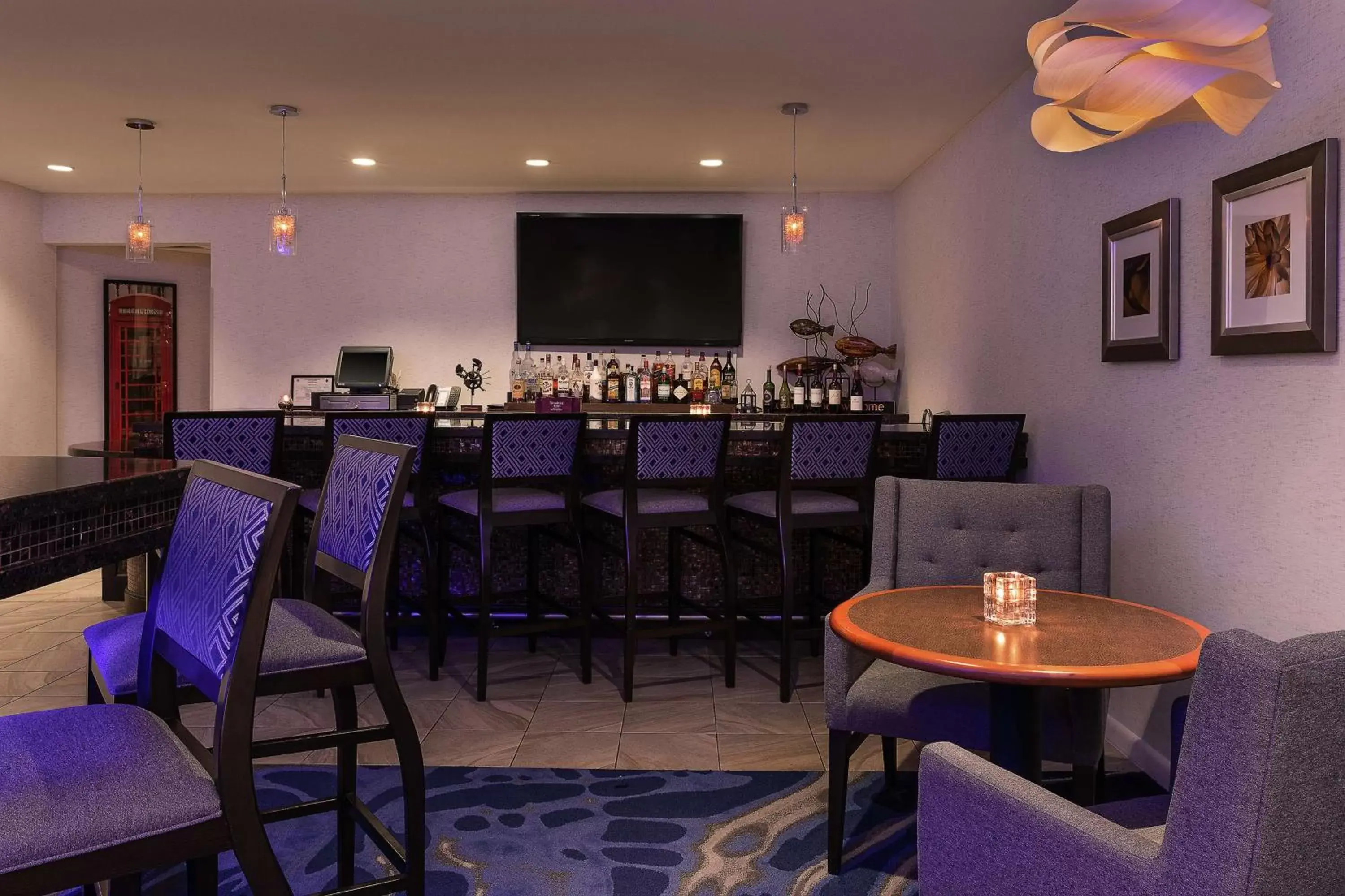 Lounge or bar, Restaurant/Places to Eat in DoubleTree by Hilton Cape Cod - Hyannis