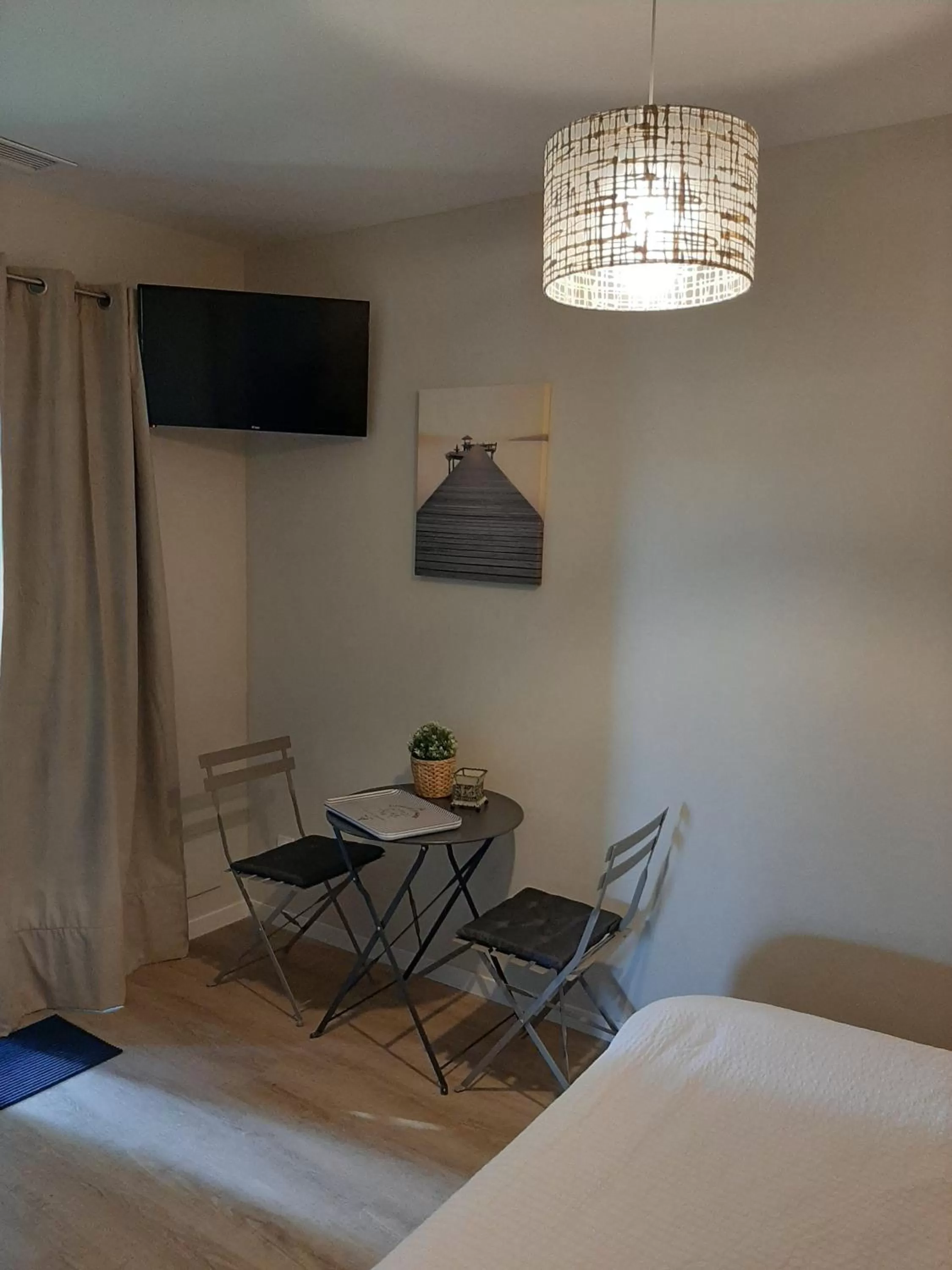 Dining area, Bed in La Villa Claudia Jardin et Spa