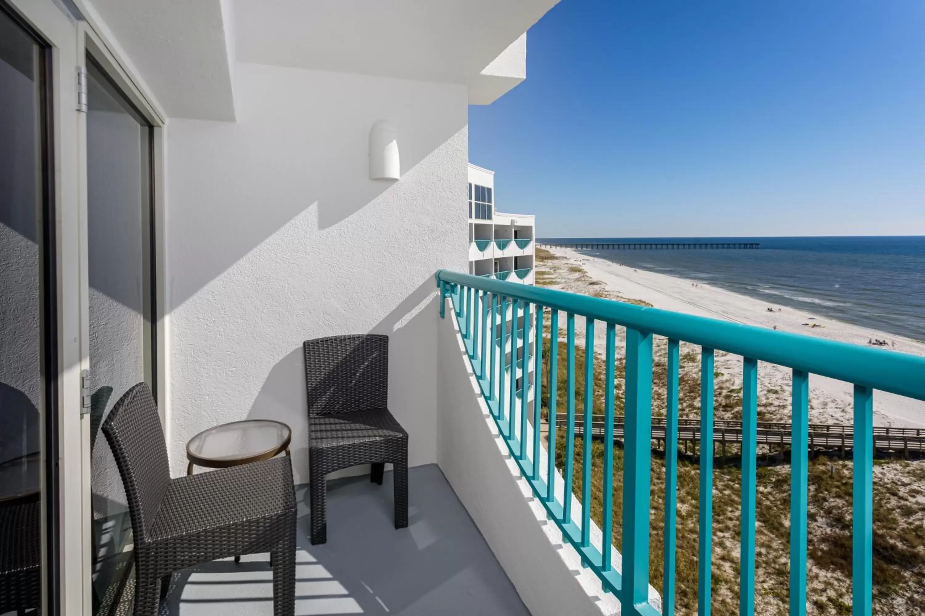 Photo of the whole room, Balcony/Terrace in Holiday Inn Express Pensacola Beach, an IHG Hotel