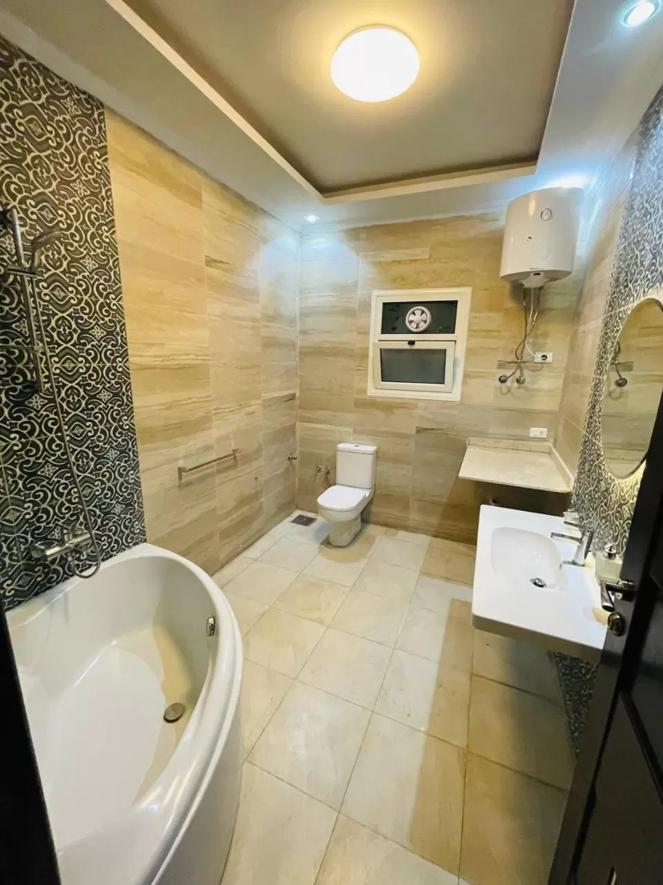 Shower in Solima Pyramids View