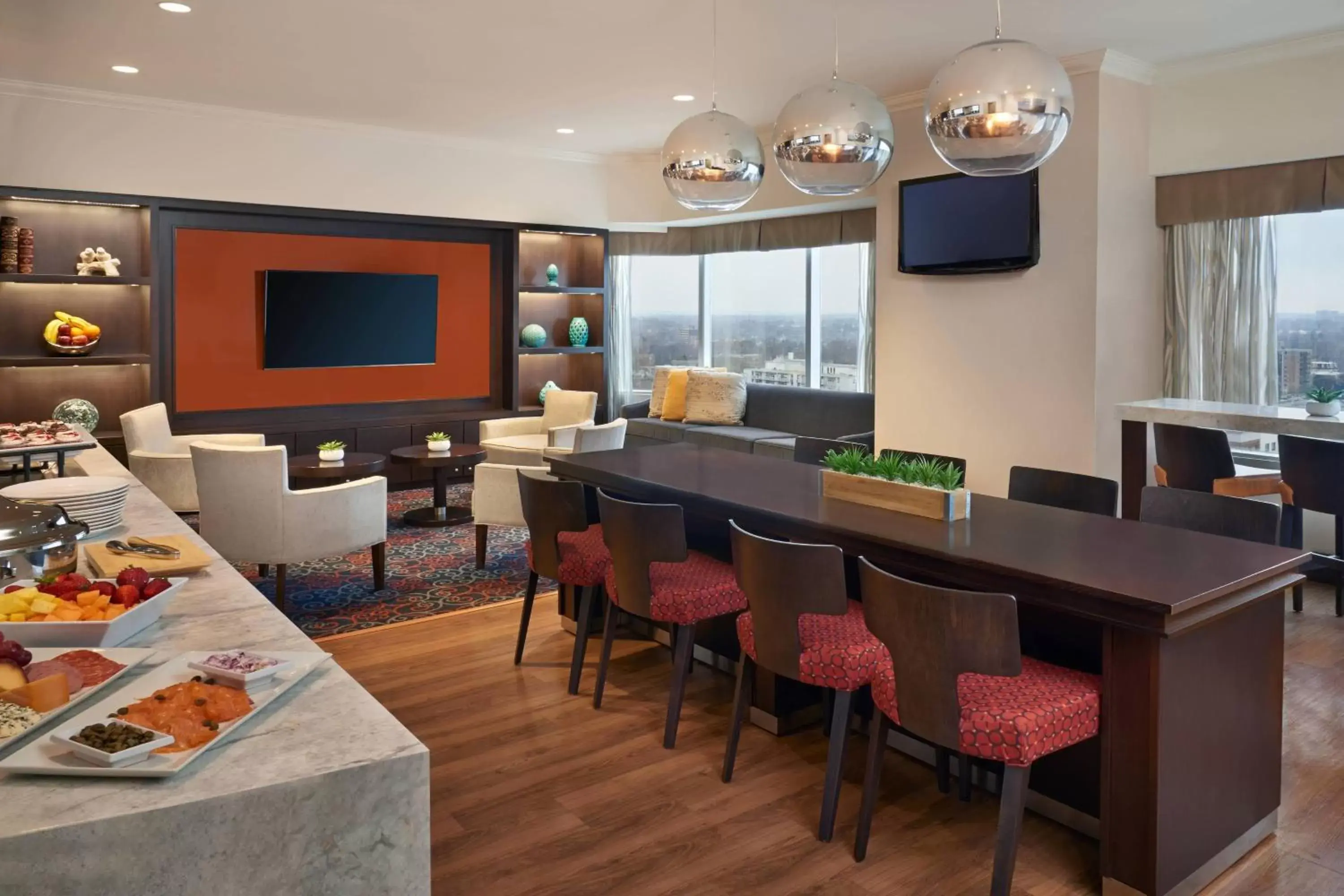 Lounge or bar in Delta Hotels by Marriott London Armouries
