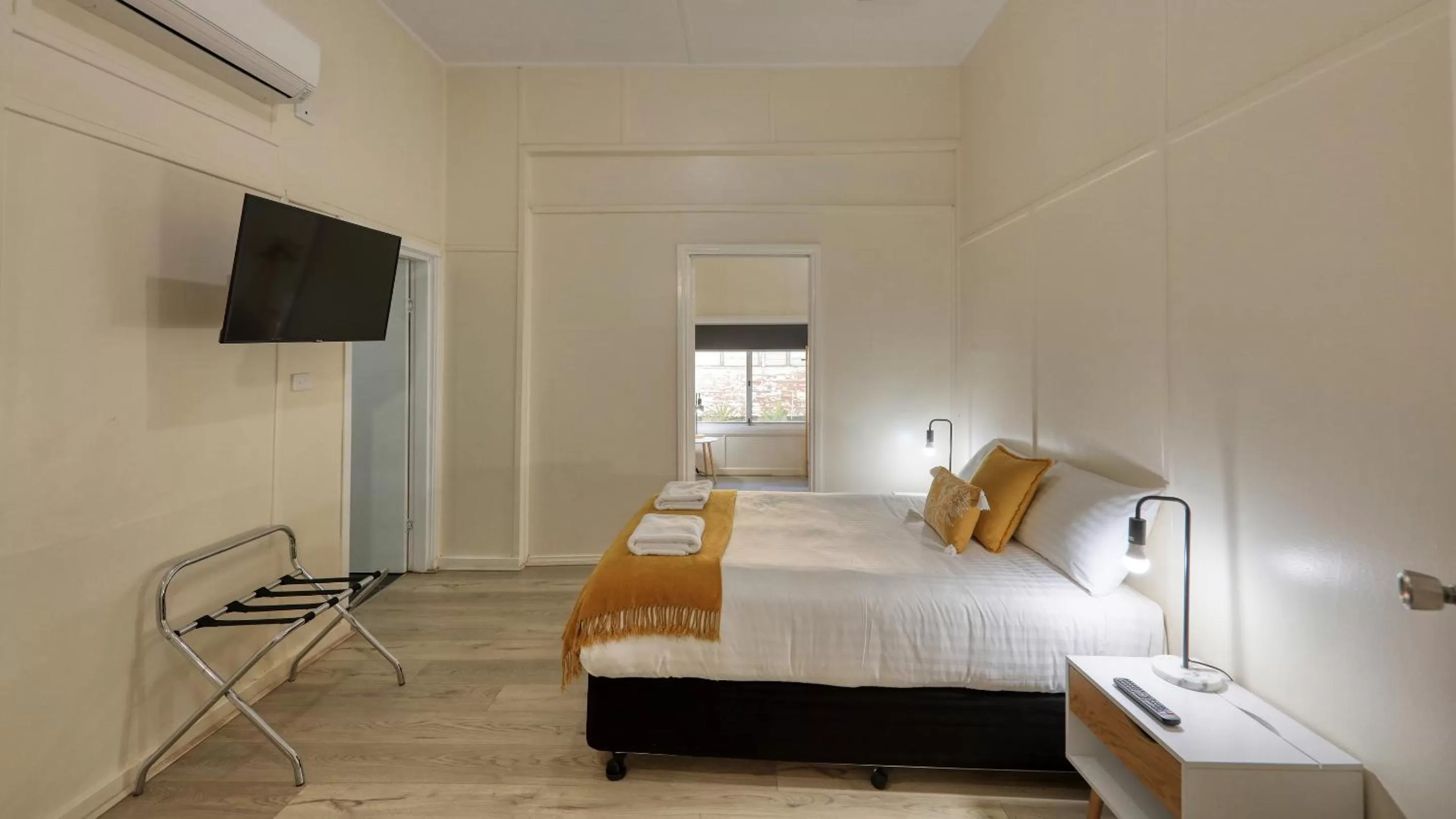 Bed in Castlereagh Lodge Motel