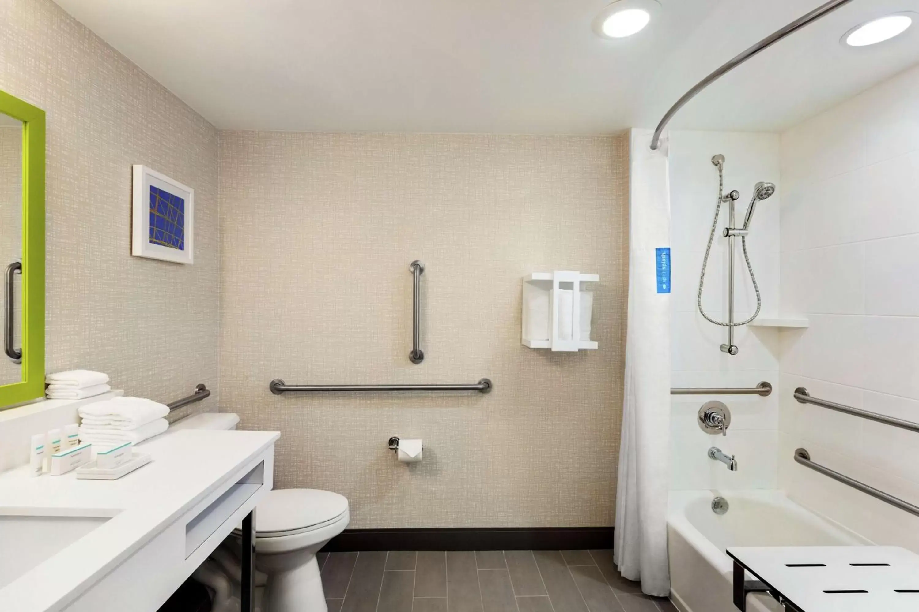 Bathroom in Hampton Inn & Suites Fort Lauderdale Airport