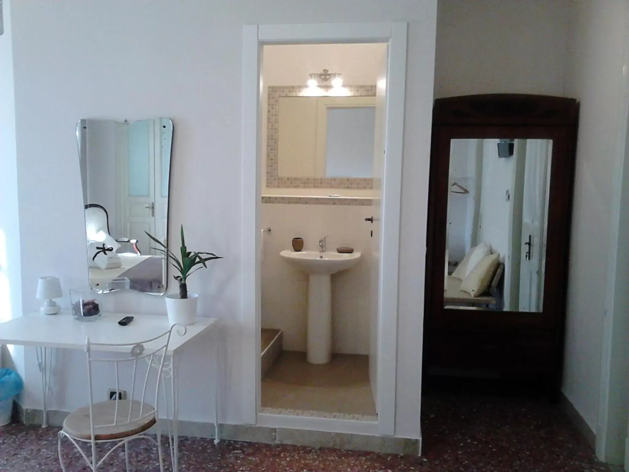 Photo of the whole room, Bathroom in BellAqua