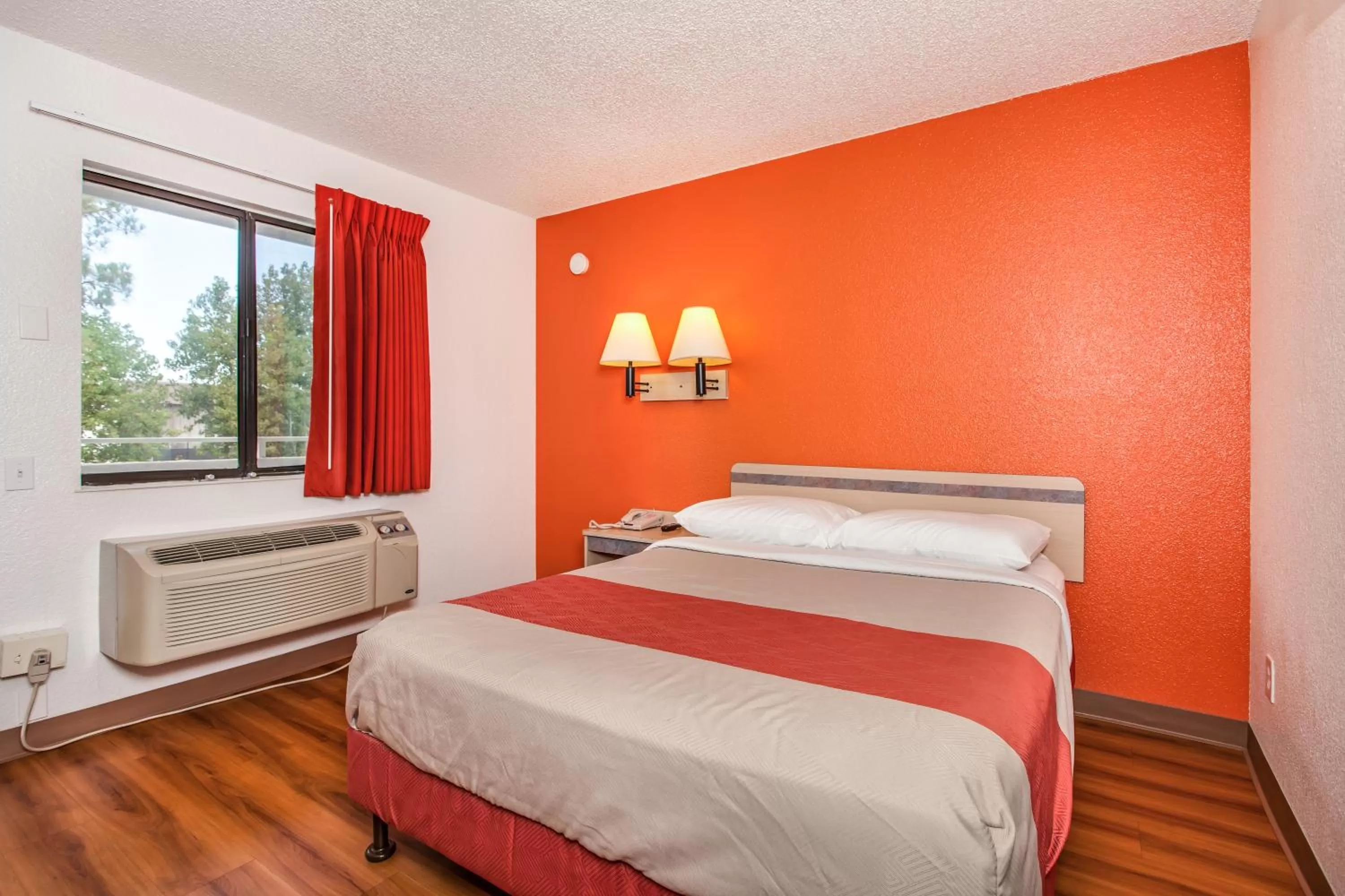 Bedroom, Bed in Motel 6-Fairfield, CA - North