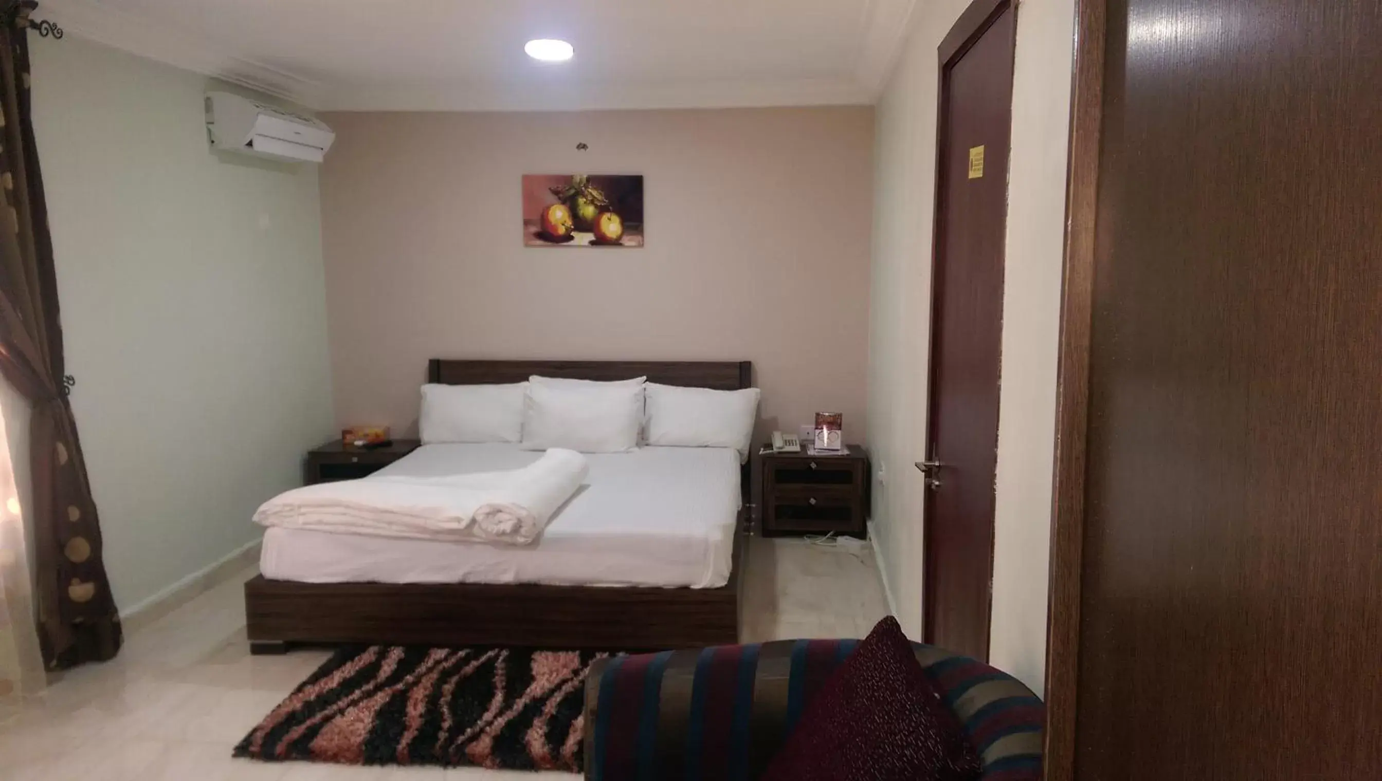 Double Room with Private Bathroom in KH Lodge Abuja Double Room with Private Bathroom in KH Lodge Abuja