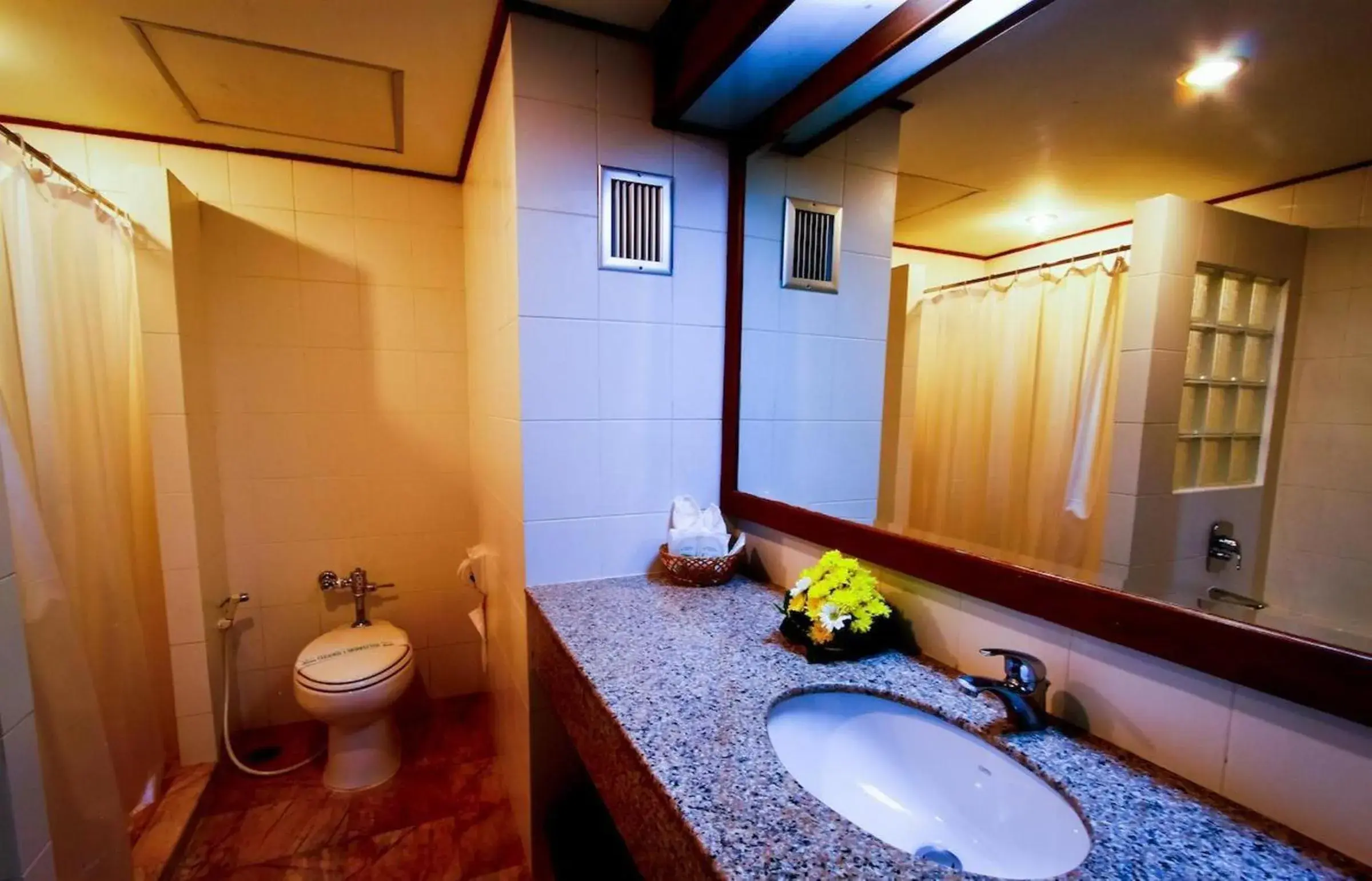 Bathroom in Grand Park Hotel (SHA Extra Plus)