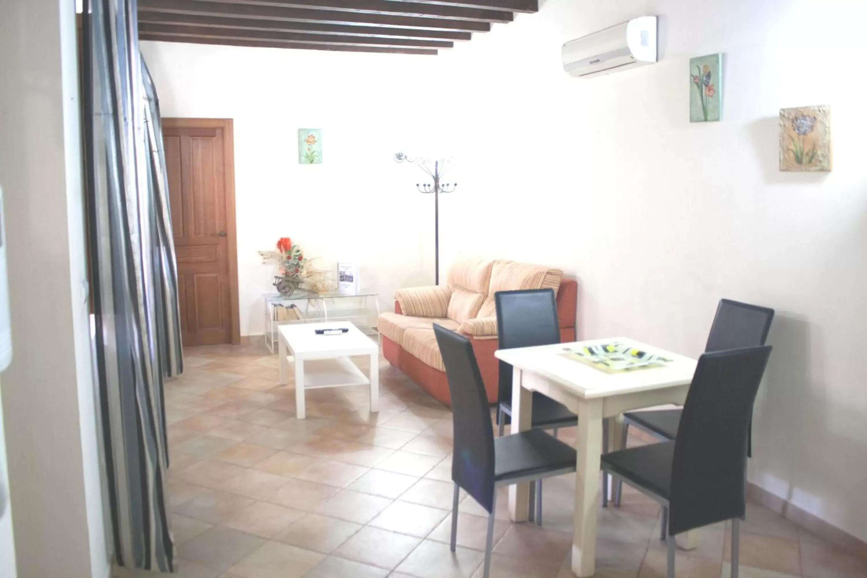 Dining area, Seating Area in Abadia Suites