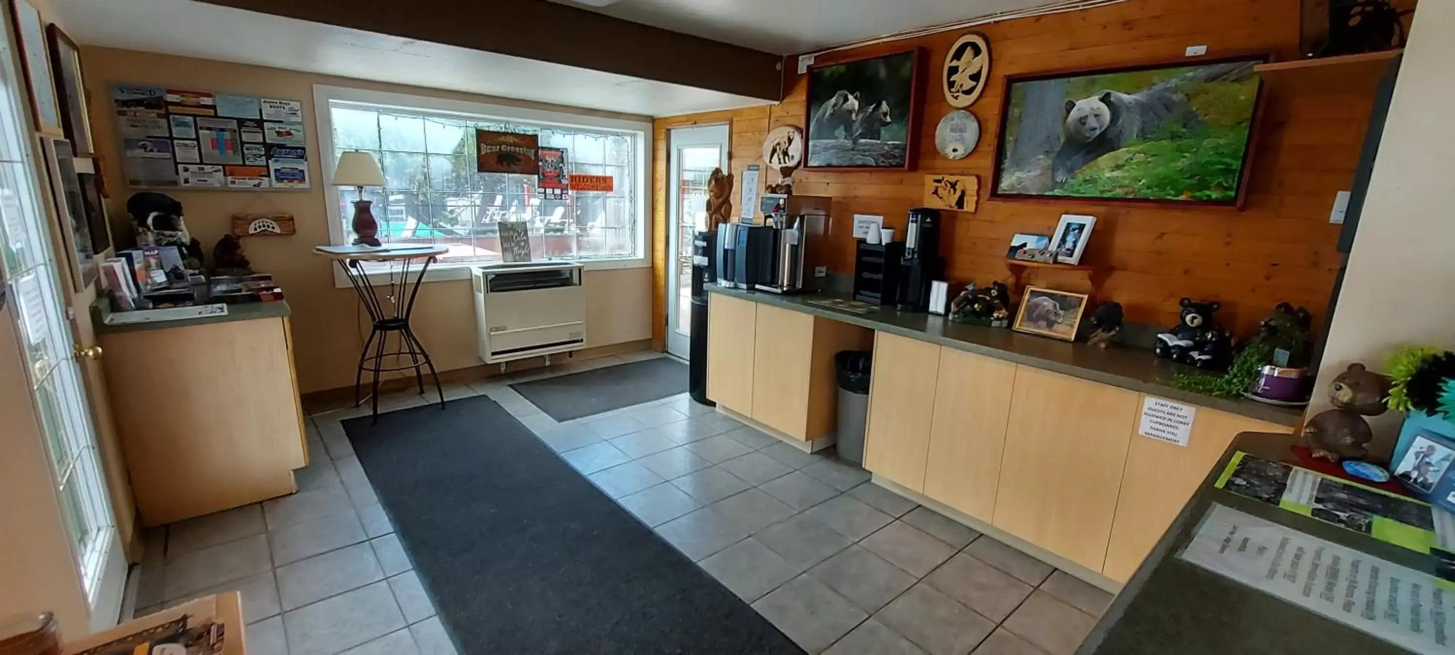 Kitchen/Kitchenette in Lazy Bear Lodge