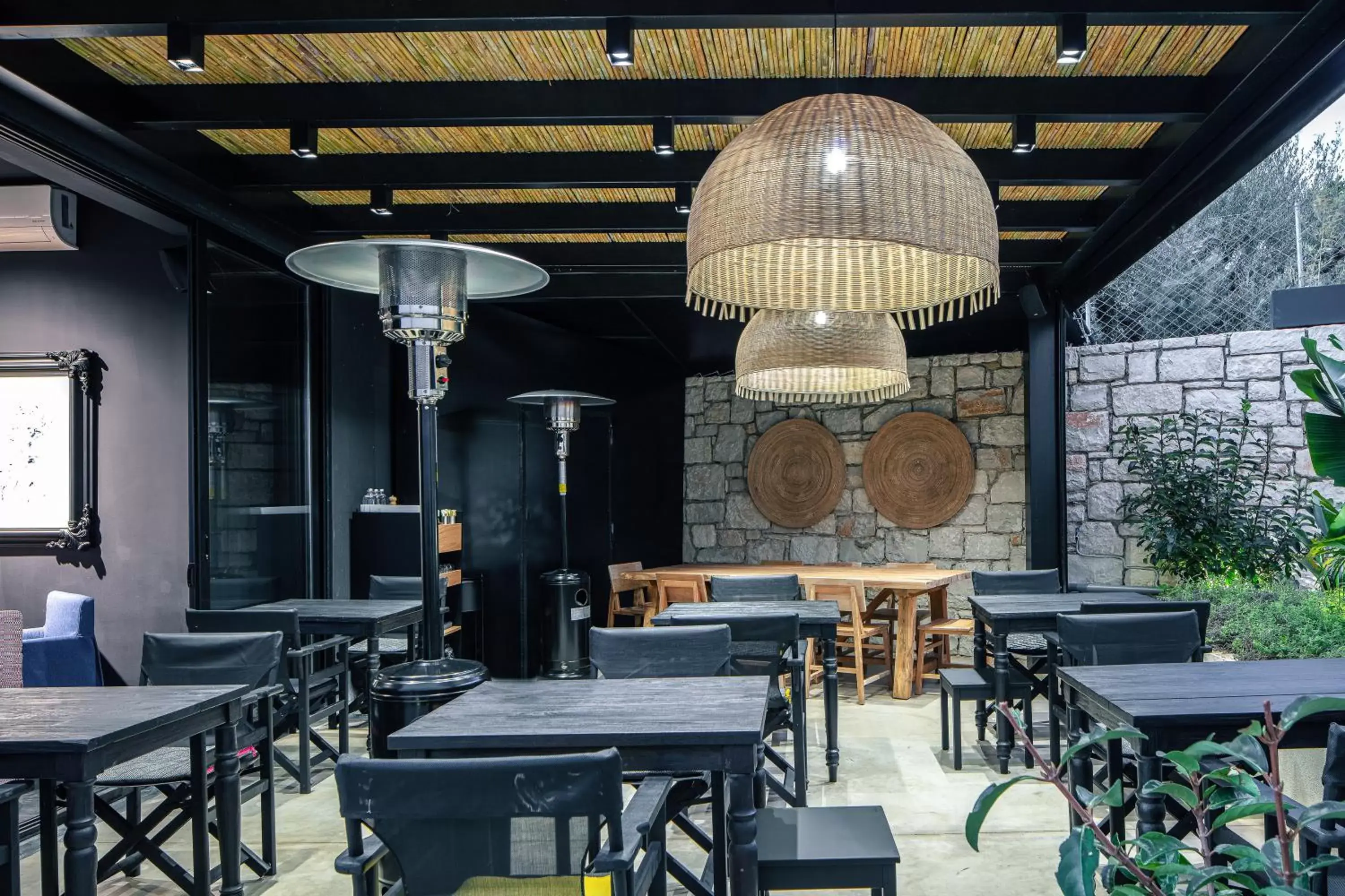 Restaurant/places to eat in Chapter 02 Gallery Suites Restaurant/places to eat in Chapter 02 Gallery Suites