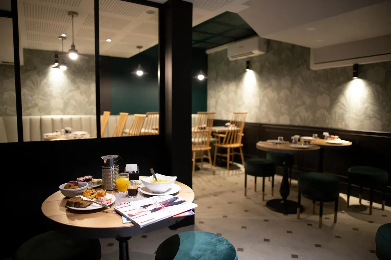 Food and drinks, Restaurant/Places to Eat in Hôtel Edmond W Lyon Part-Dieu