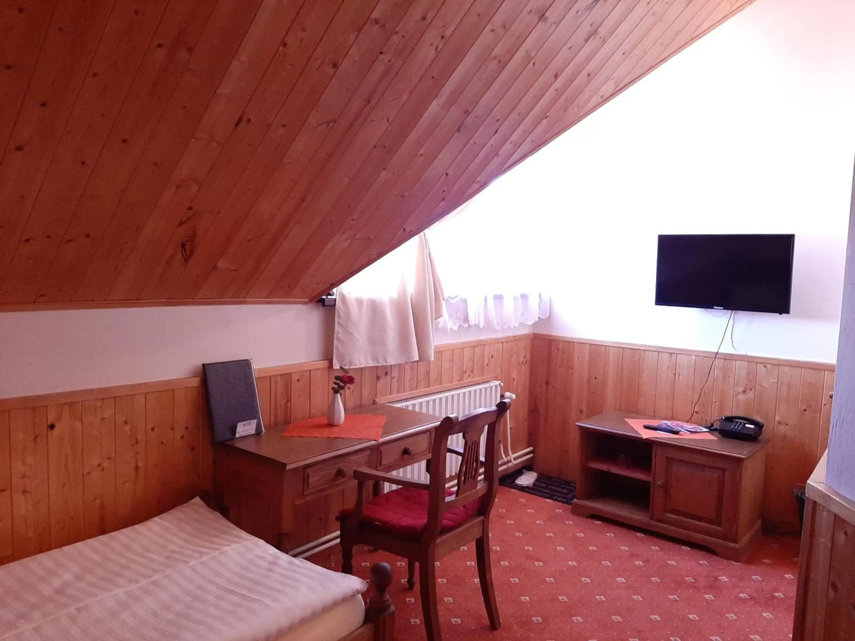 Twin Room with Bathroom - single occupancy in garni Hotel ASAS*** Twin Room with Bathroom - single occupancy in garni Hotel ASAS***