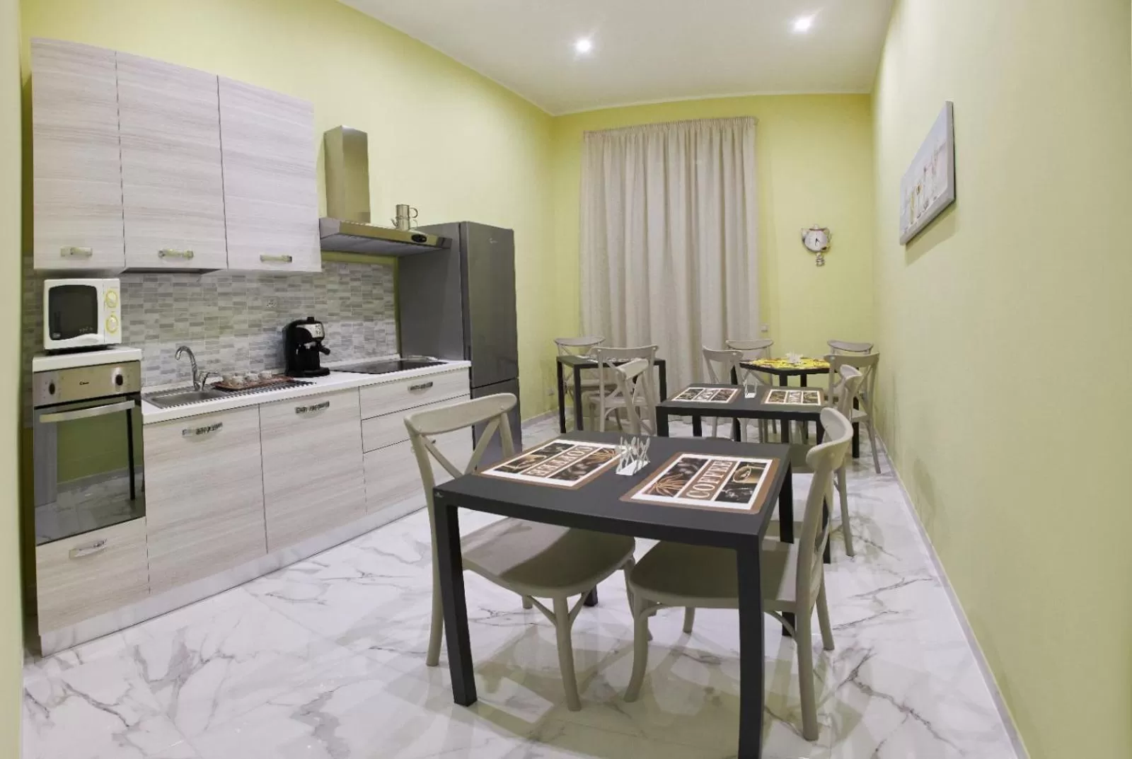 Dining area, Kitchen/Kitchenette in B&B Dint 'o core e Napule