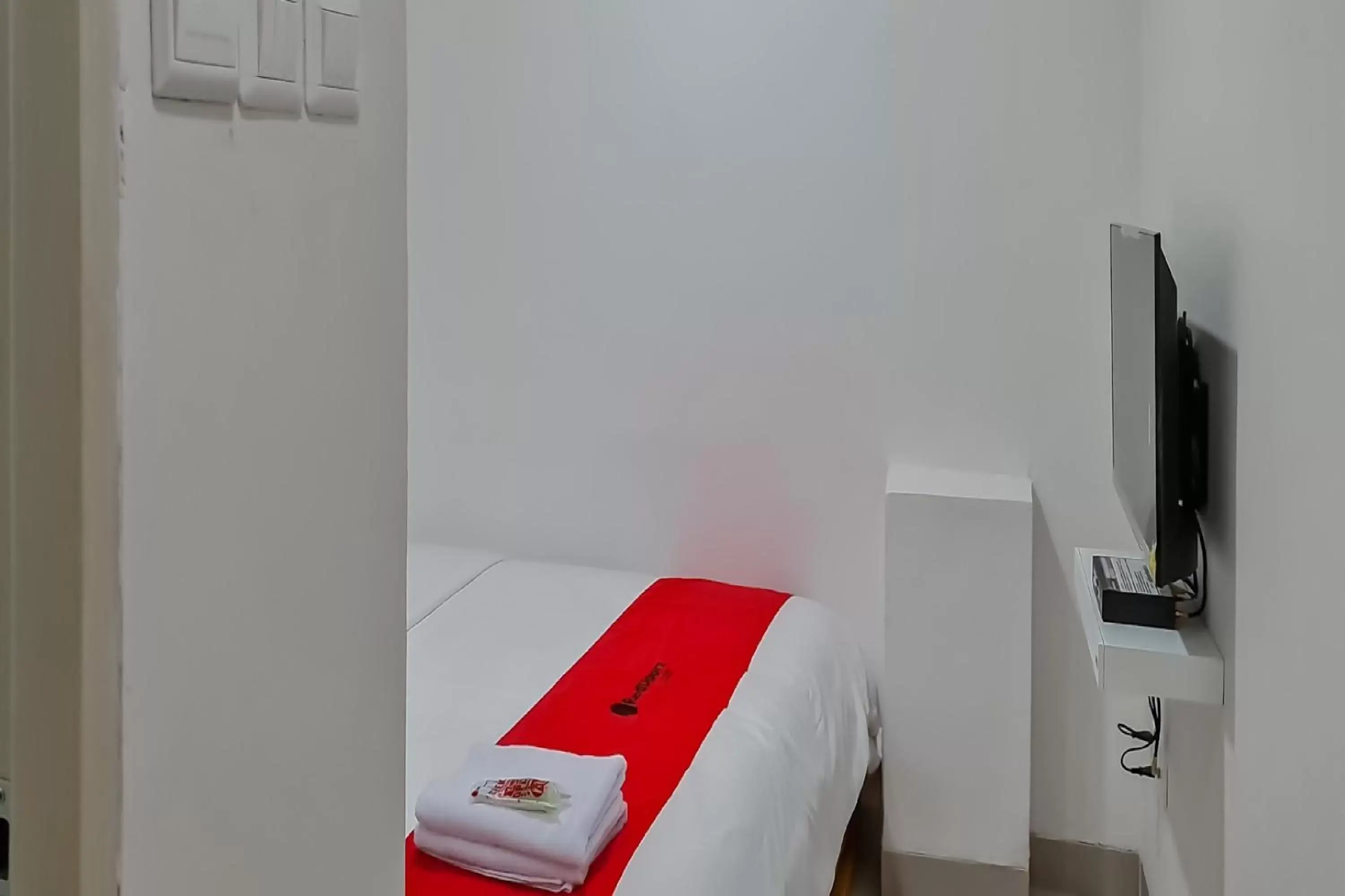 Bed in RedDoorz Plus @ Batutulis Bogor Bed in RedDoorz Plus @ Batutulis Bogor