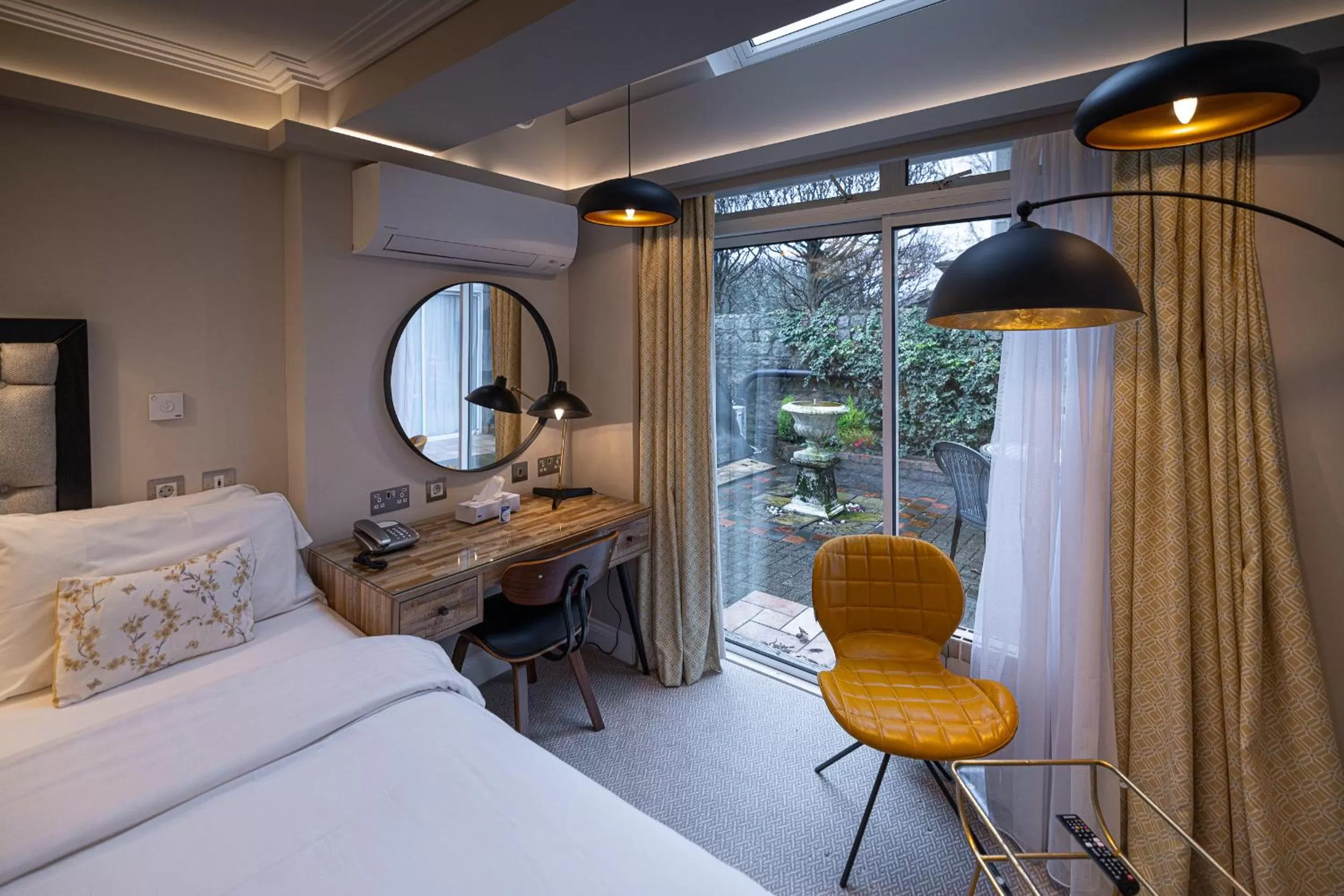 Photo of the whole room, Bed in Roxford Lodge Hotel