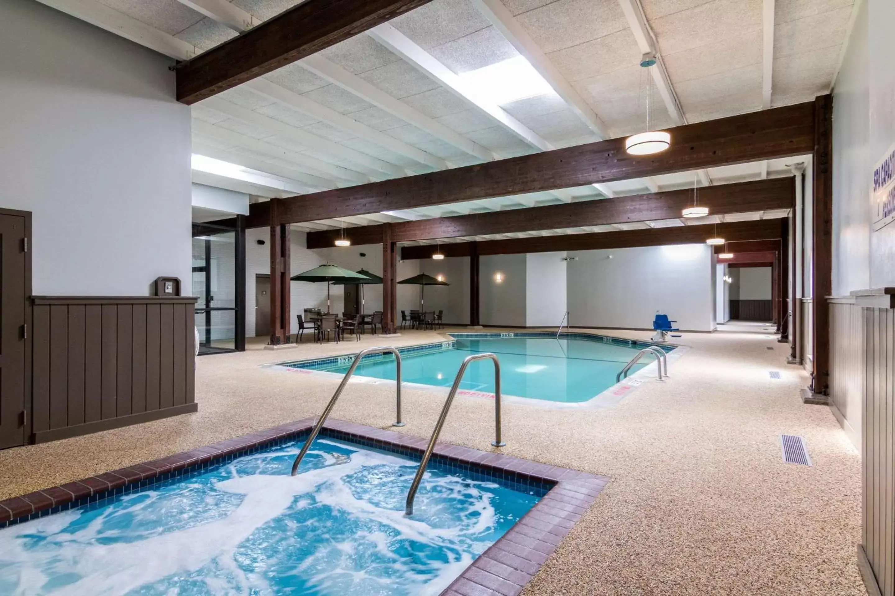 On site, Swimming Pool in Comfort Inn Plymouth-Minneapolis