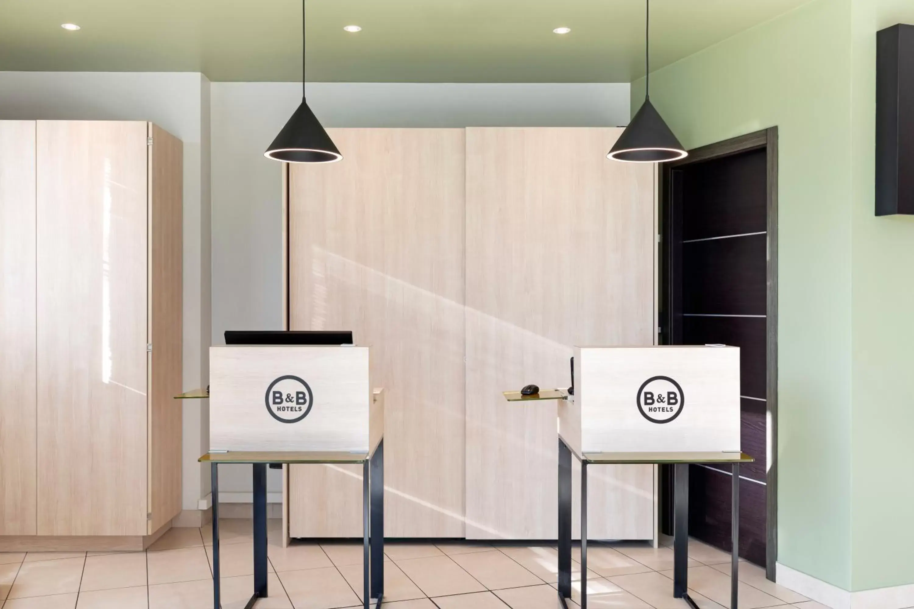 Lobby or reception, Bathroom in B&B Hotel Torino