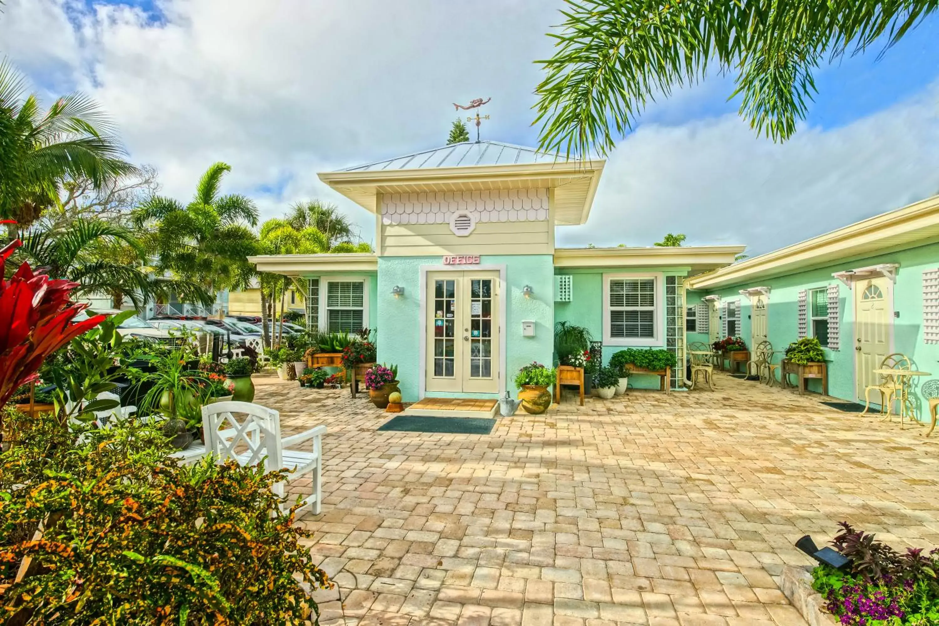 Property Building in Haley's at Anna Maria Island Inn