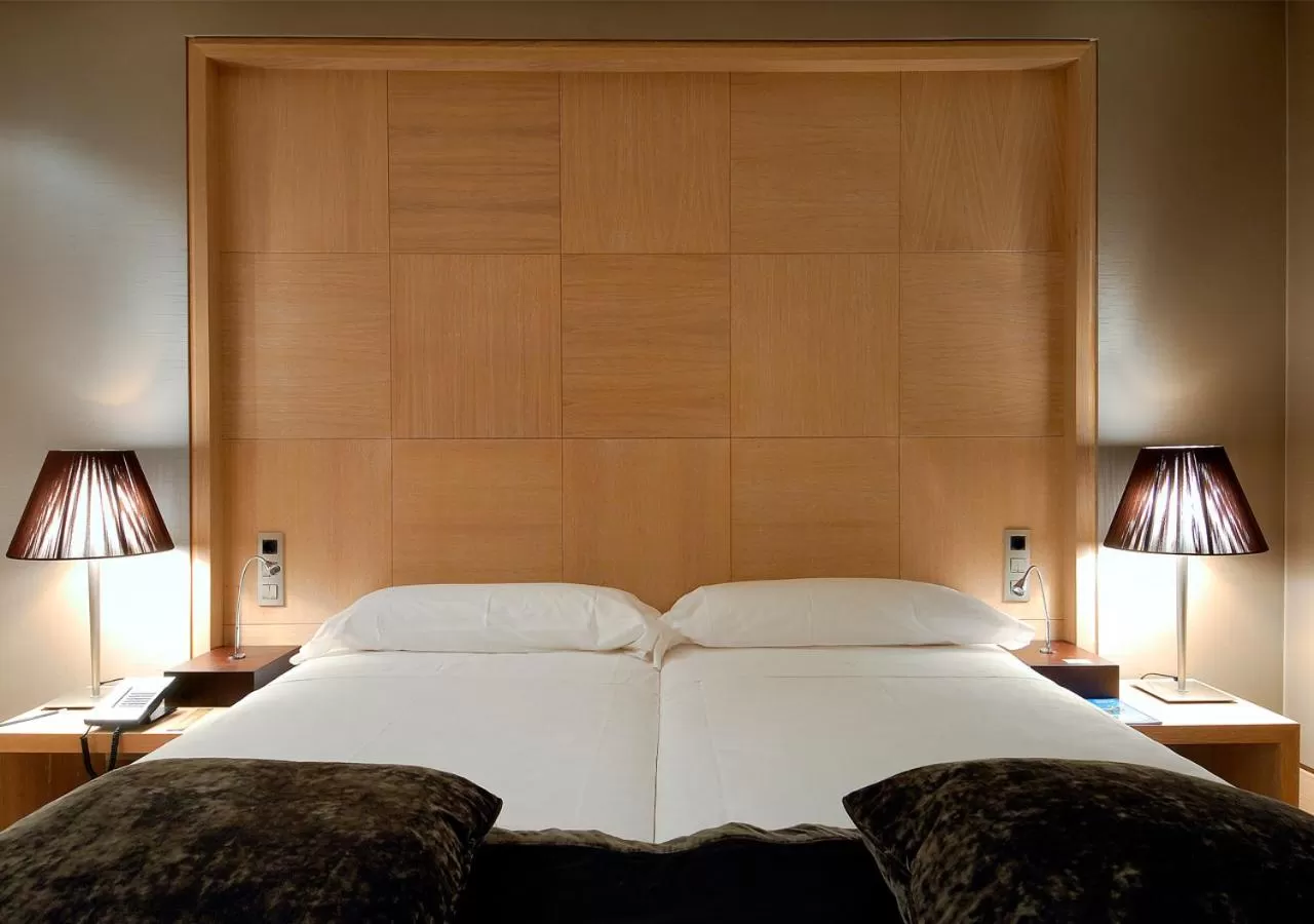 Decorative detail, Bed in Vincci Frontaura