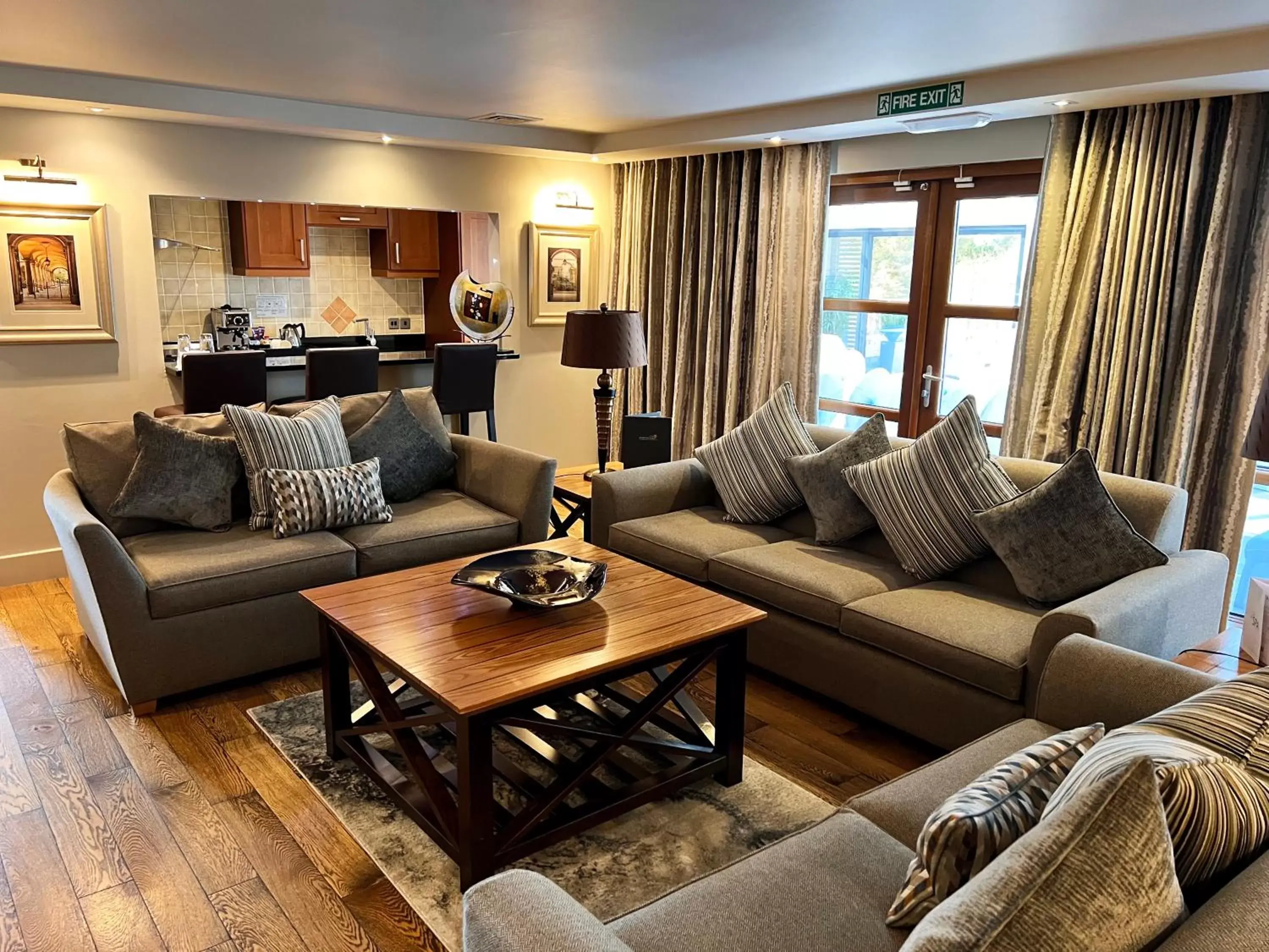 Kitchen or kitchenette, Seating Area in The Gailes Hotel & Spa