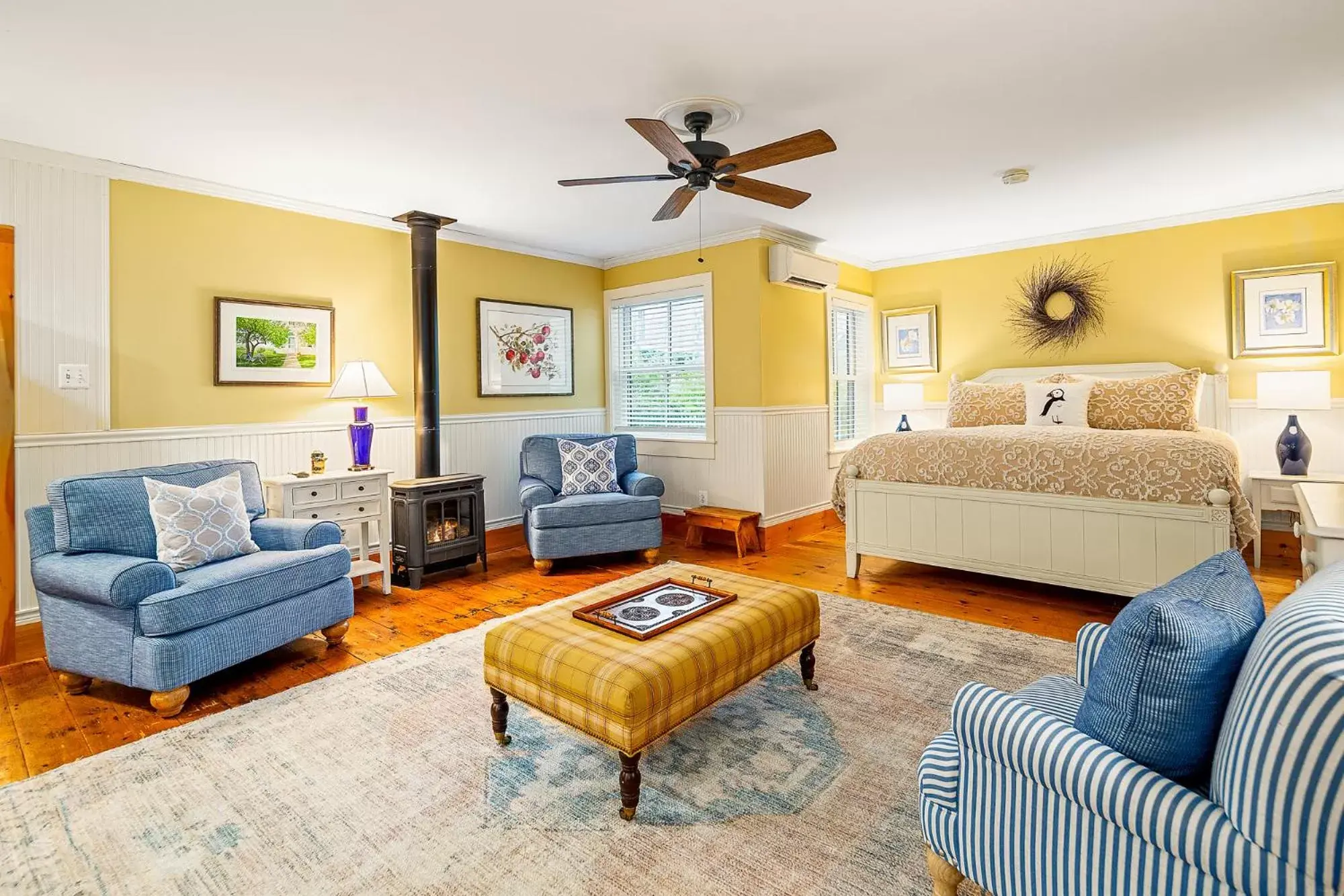 Deluxe King Room in Abigail's Inn Deluxe King Room in Abigail's Inn