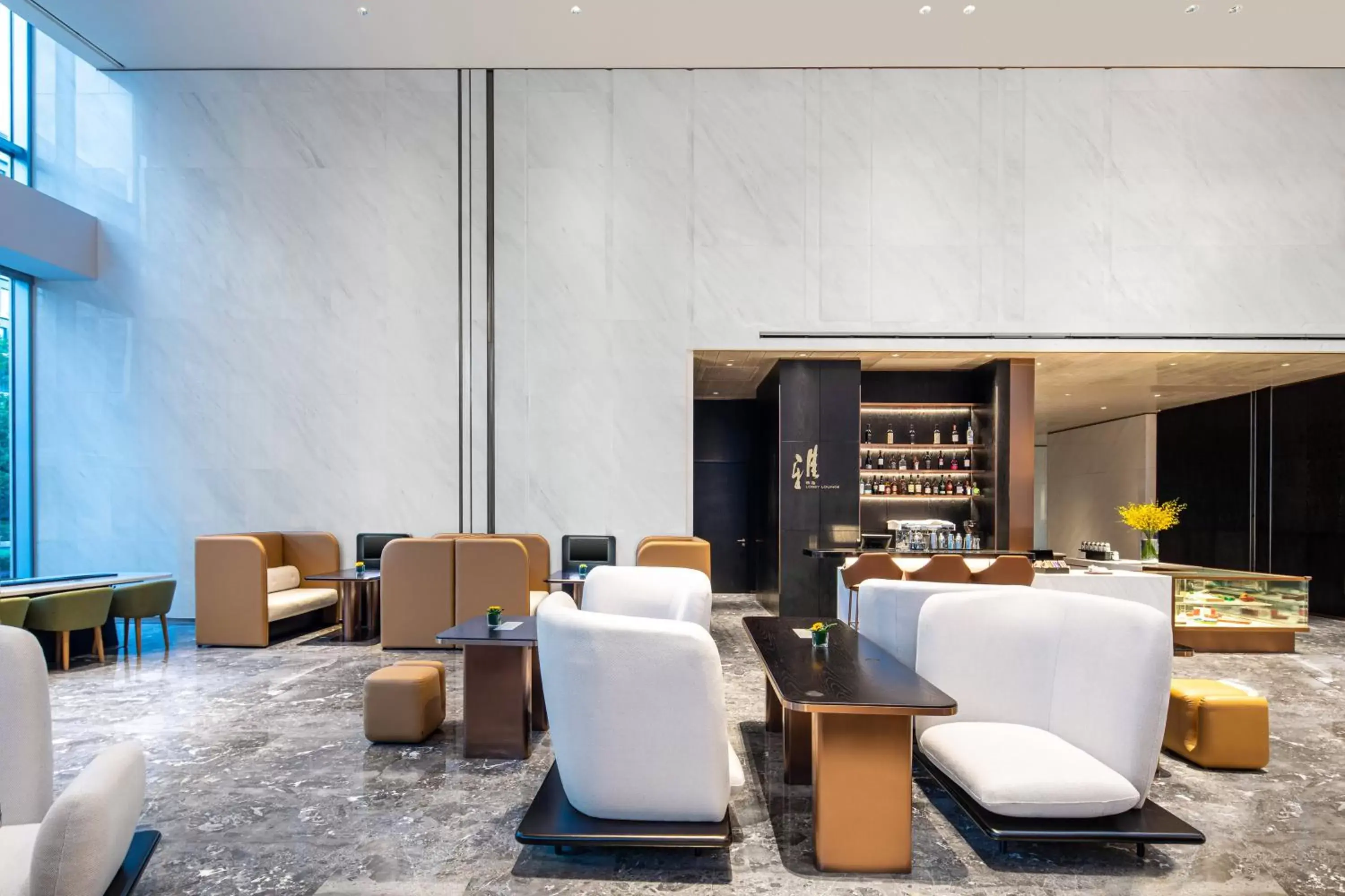 Lounge or bar in Crowne Plaza Shanghai Hongqiao, an IHG Hotel