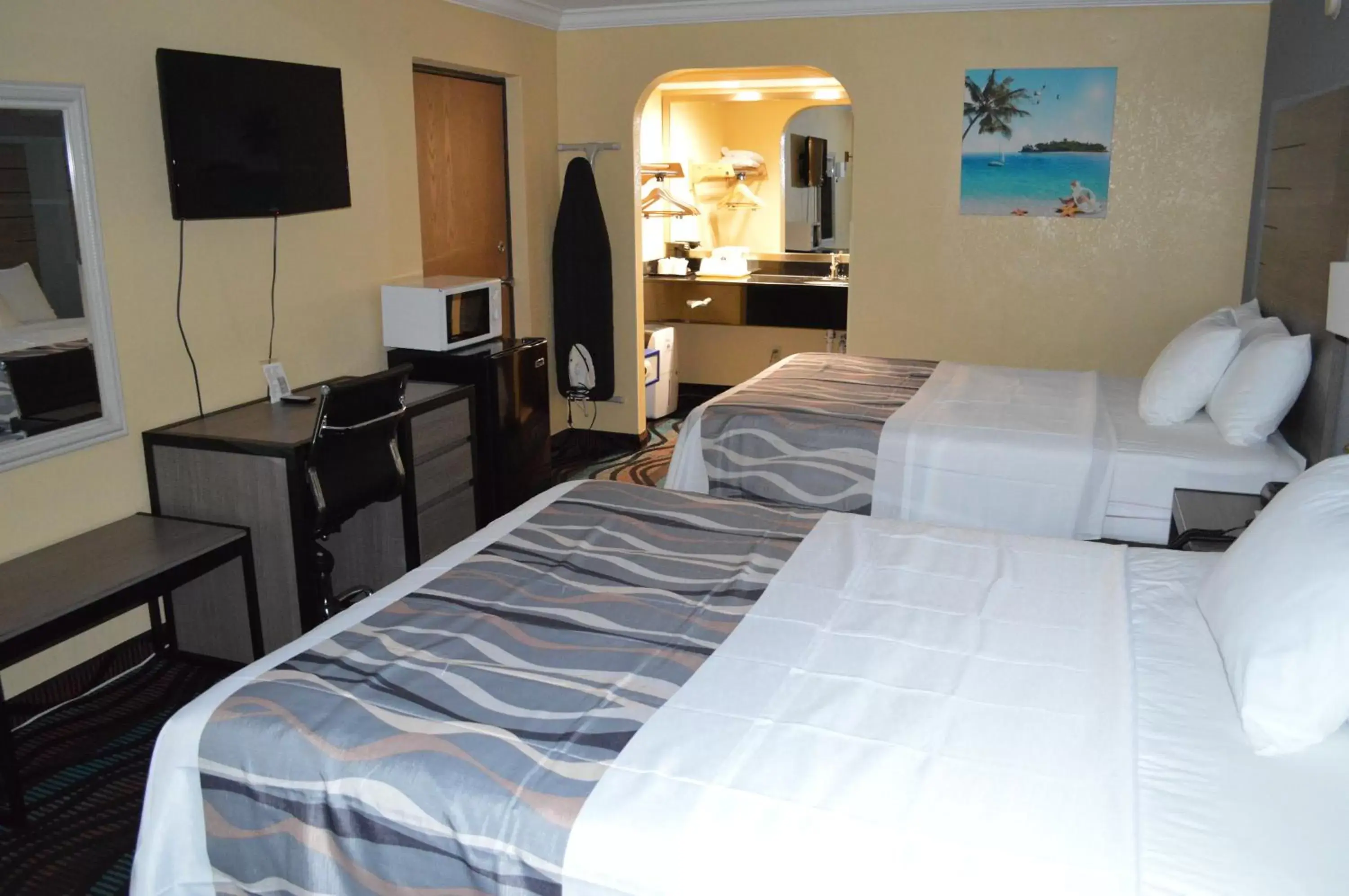 TV and multimedia, Bed in Americas Best Value Inn Fort Myers