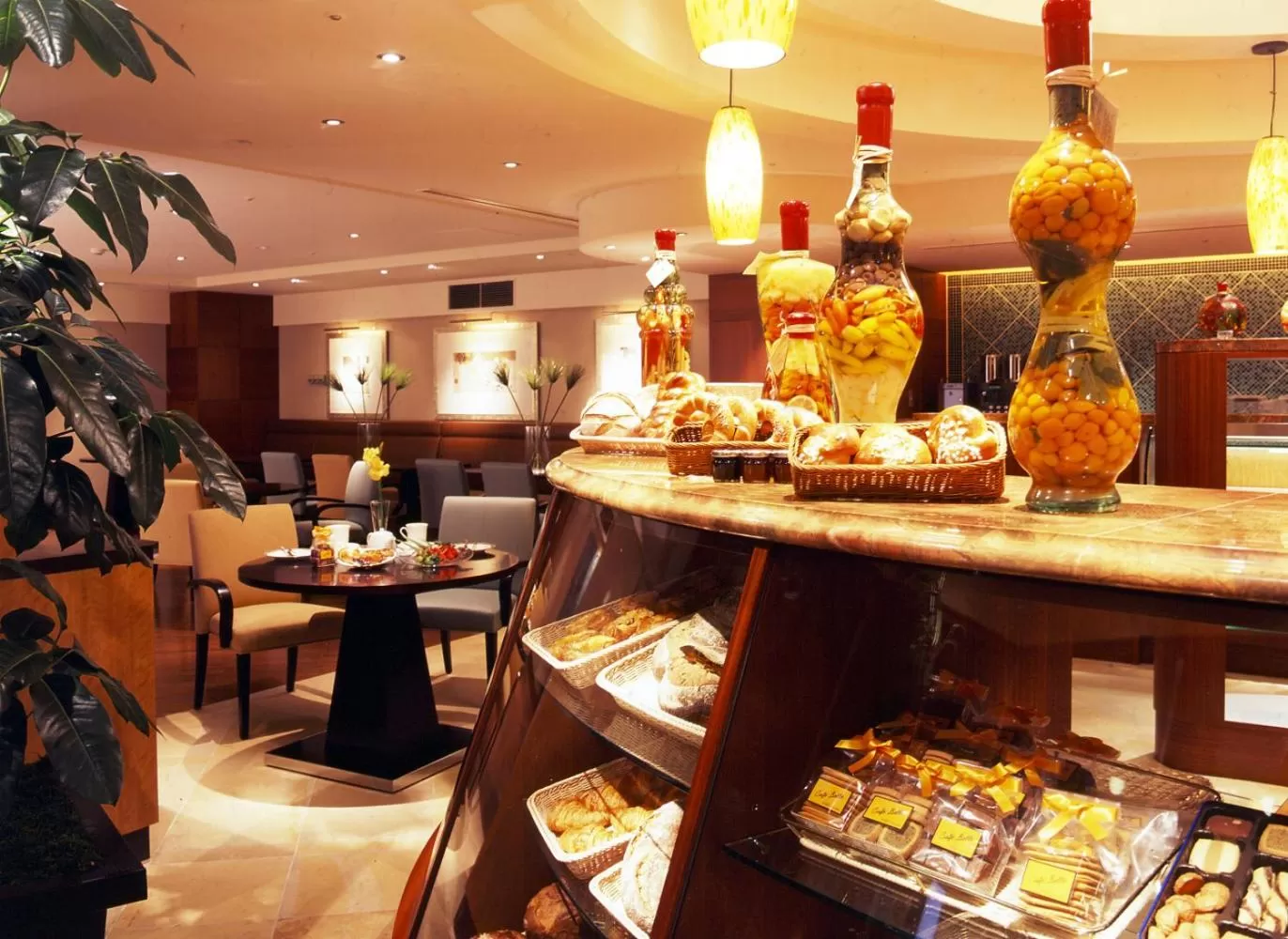 Restaurant/places to eat in Sheraton Miyako Hotel Osaka