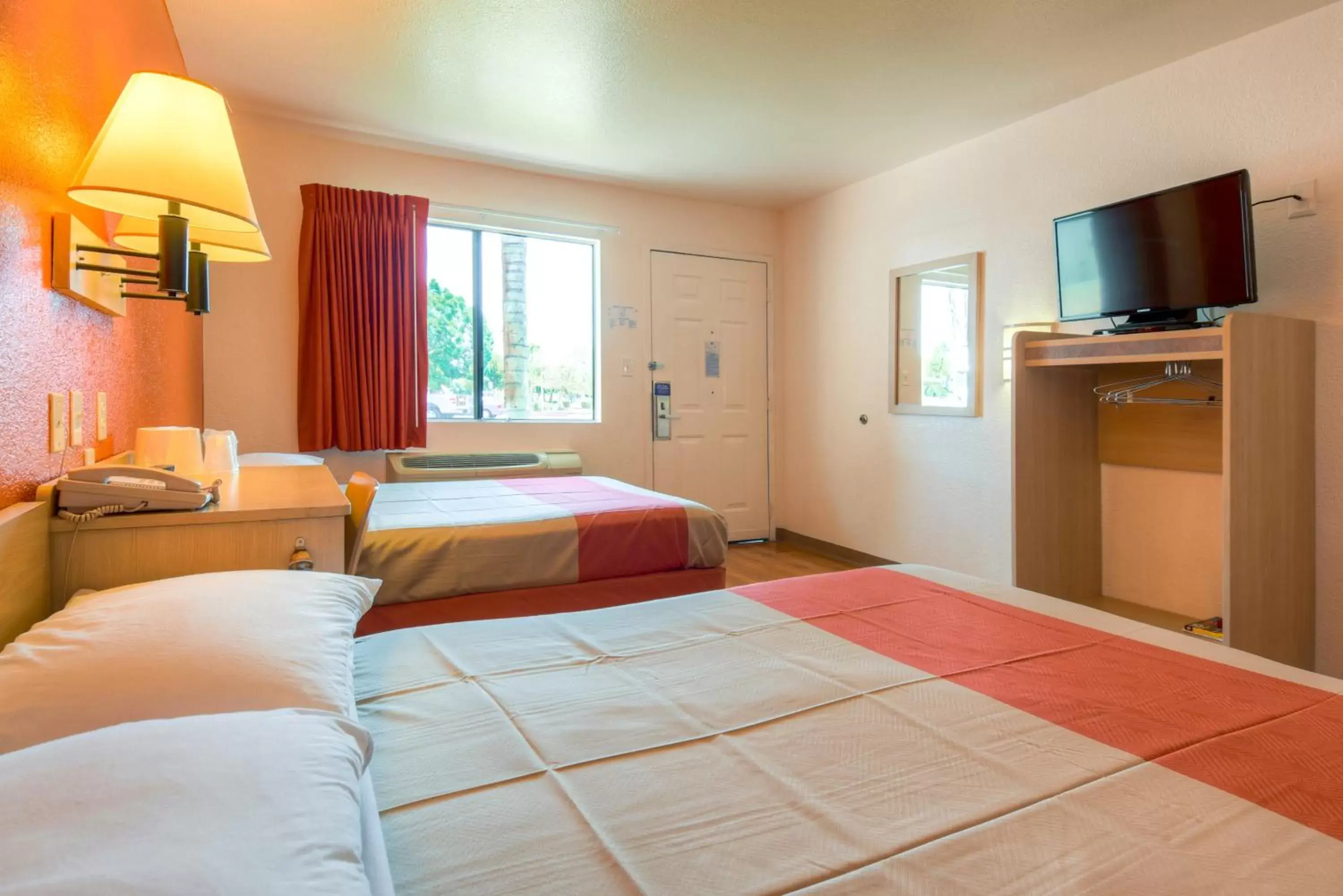 Bedroom, TV/Entertainment Center in Motel 6-El Cajon, CA - San Diego