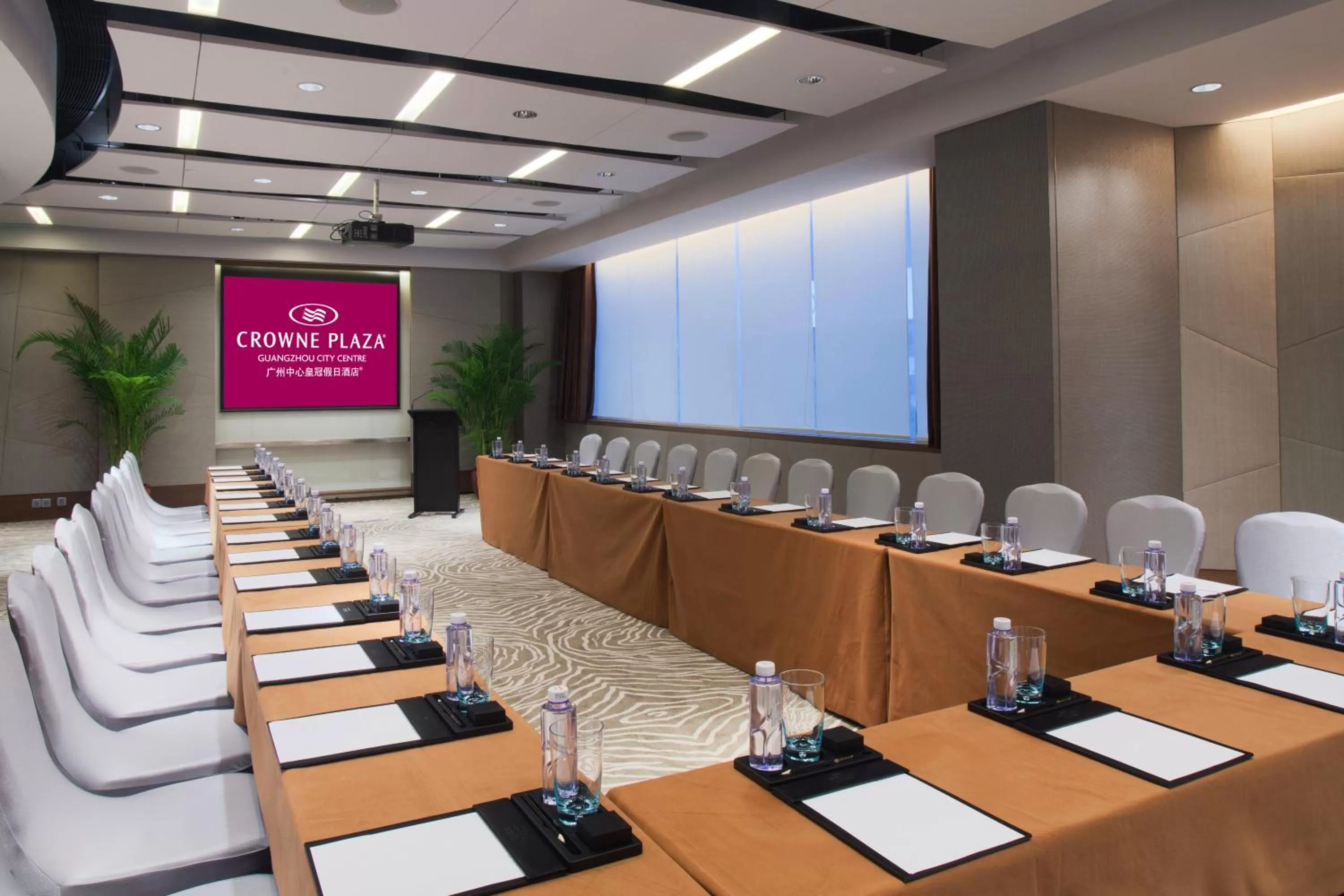 Meeting/conference room in Crowne Plaza Guangzhou City Centre by IHG