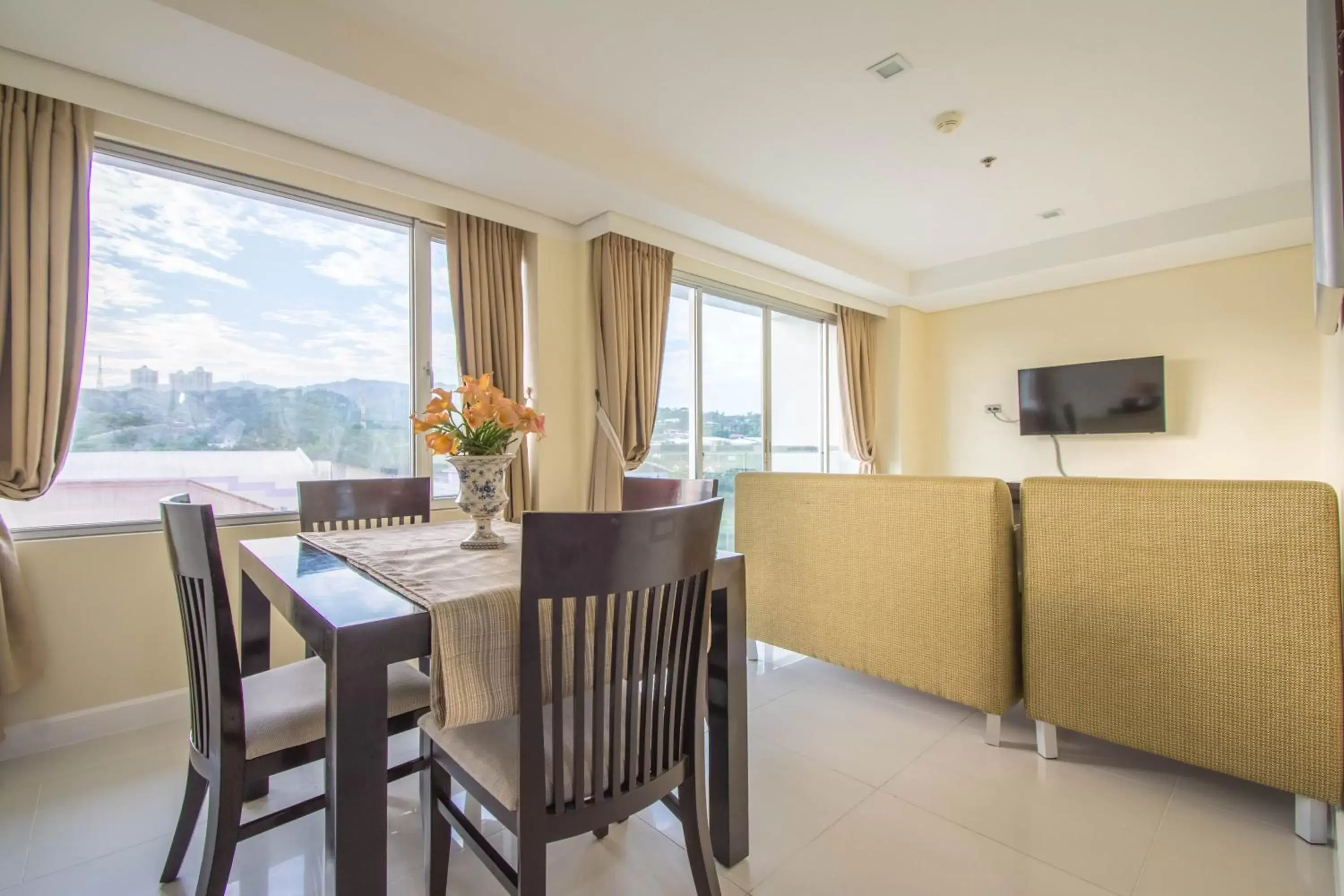 Dining Area in Alicia Apartelle