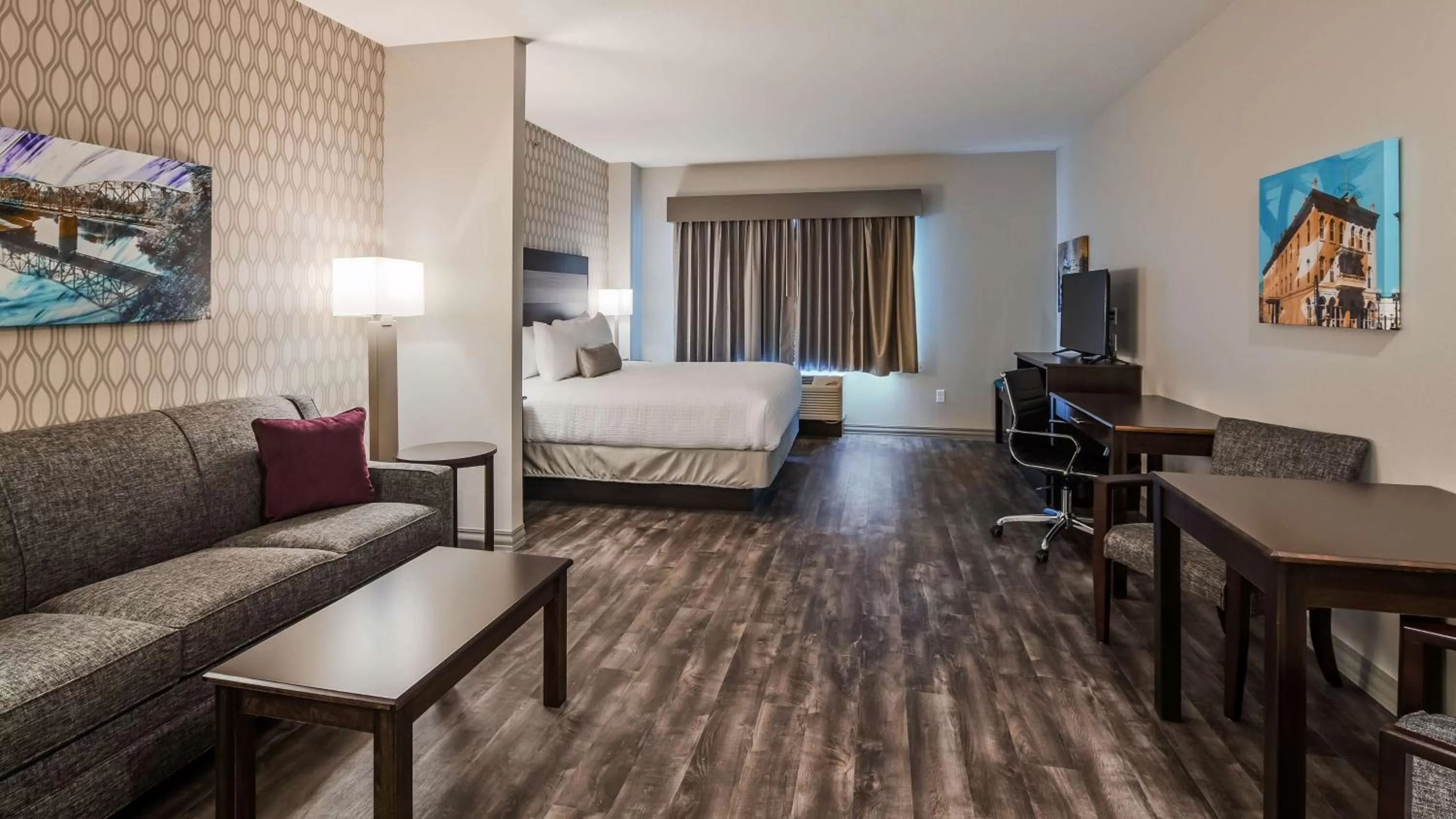 King Suite with Roll - In Shower - Disability Access in Best Western Plus Saint Peter