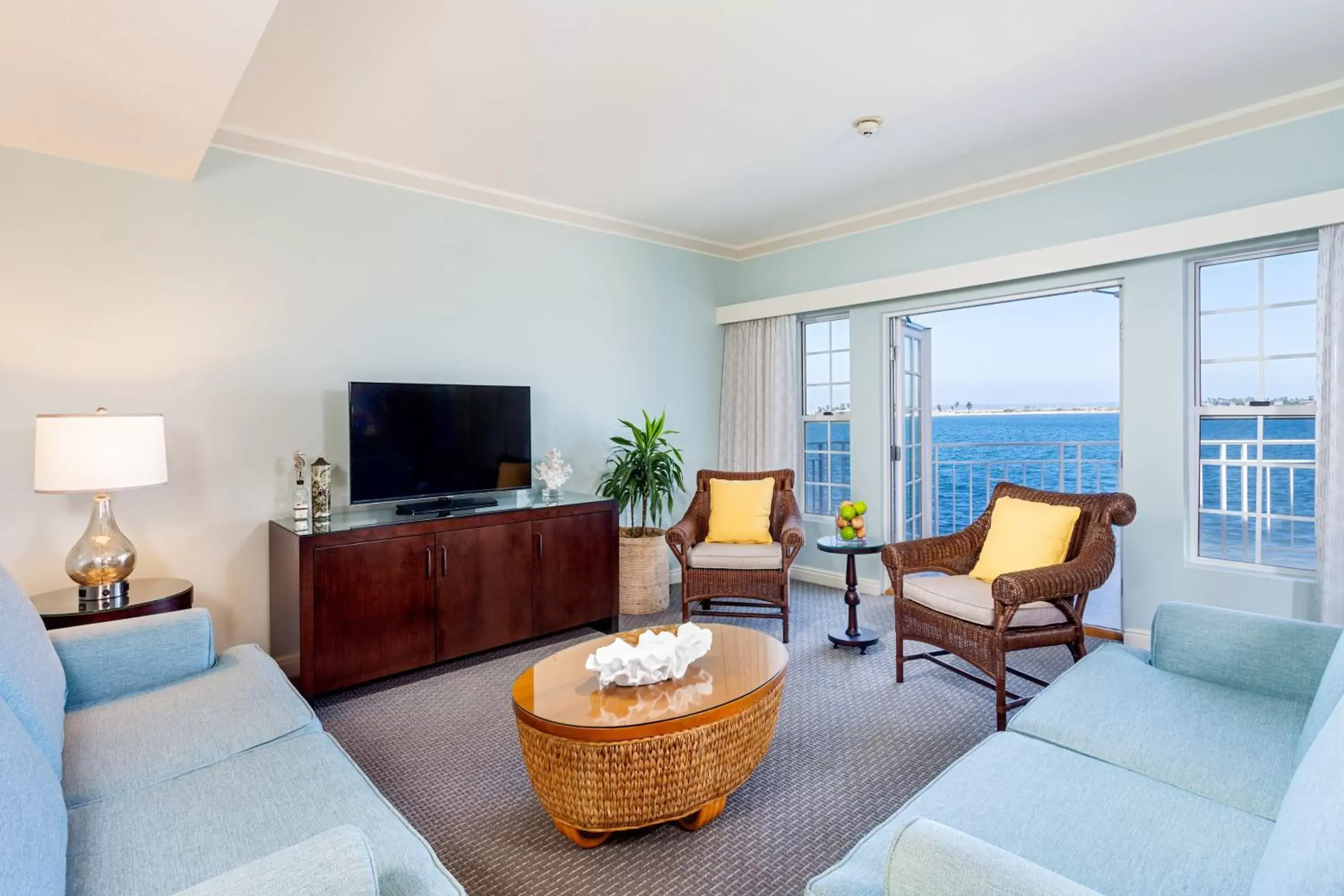 Photo of the whole room, Seating Area in Loews Coronado Bay Resort