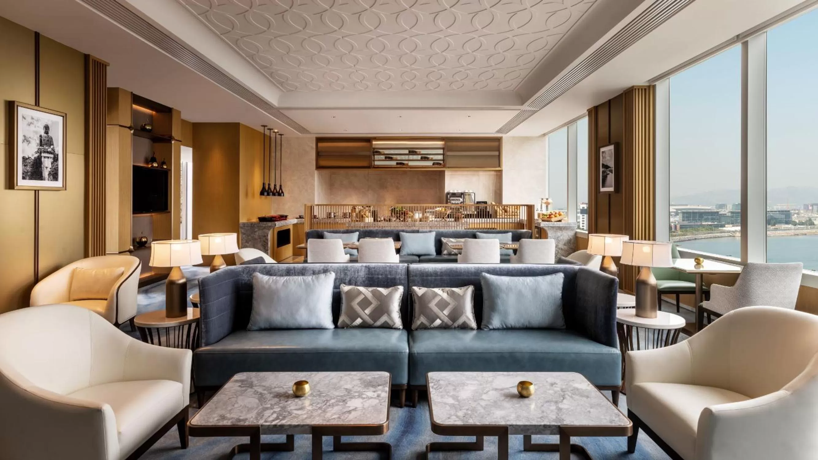 Lounge or bar in The Silveri Hotel Hong Kong - MGallery Collection