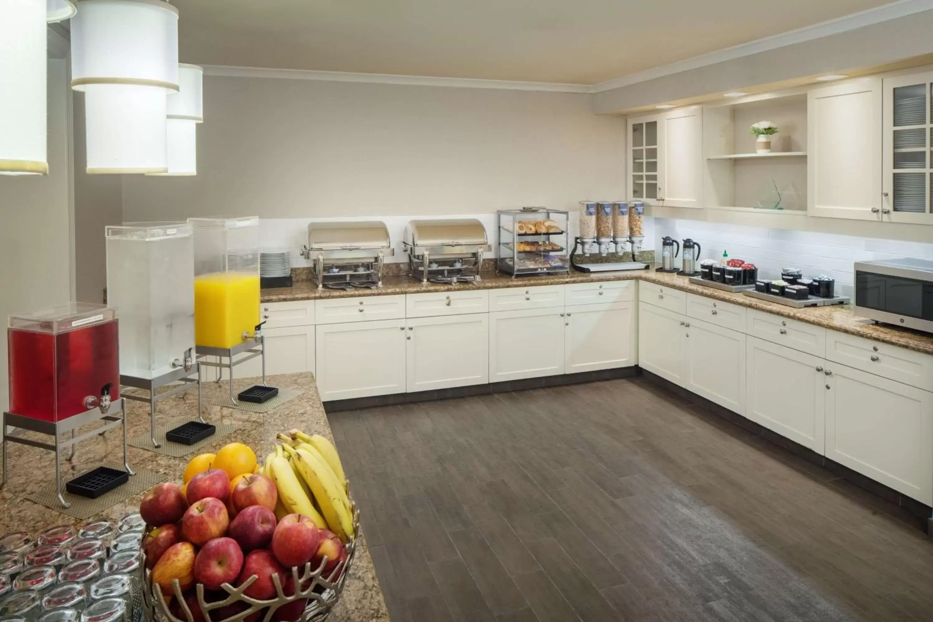 Breakfast, Kitchen/Kitchenette in Homewood Suites by Hilton Wallingford-Meriden