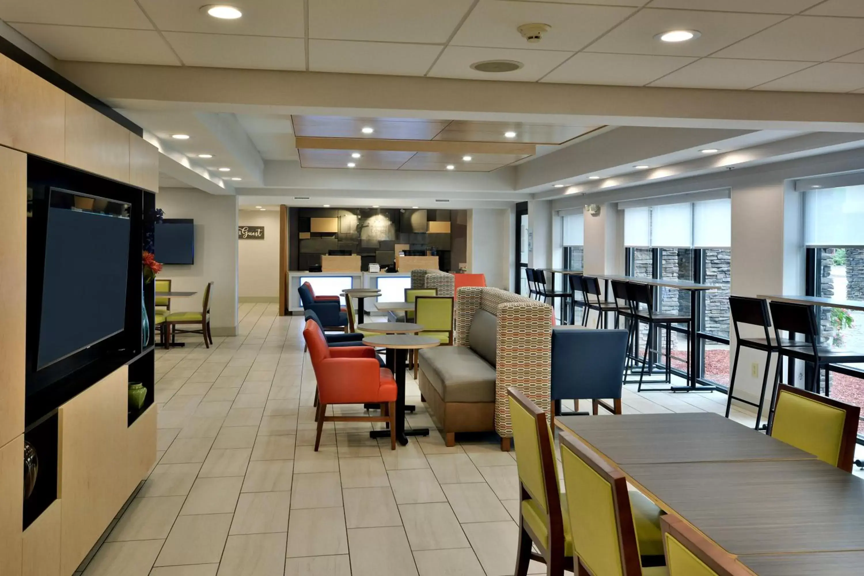 Property building, Restaurant/Places to Eat in Holiday Inn Express Raleigh-Durham Airport, an IHG Hotel